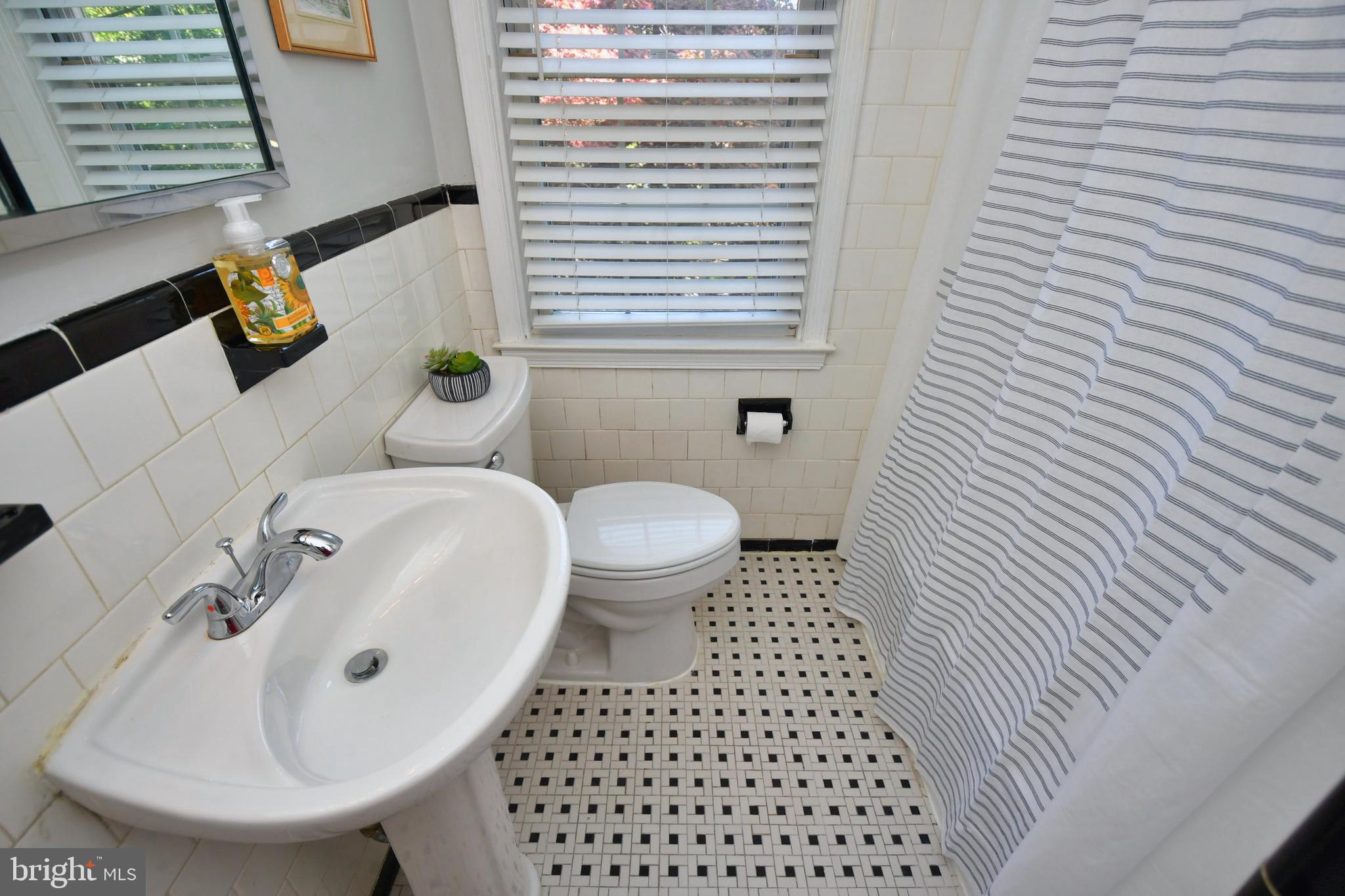 7108 Heathfield Road Baltimore, MD 21212 - Photo 24 of 34