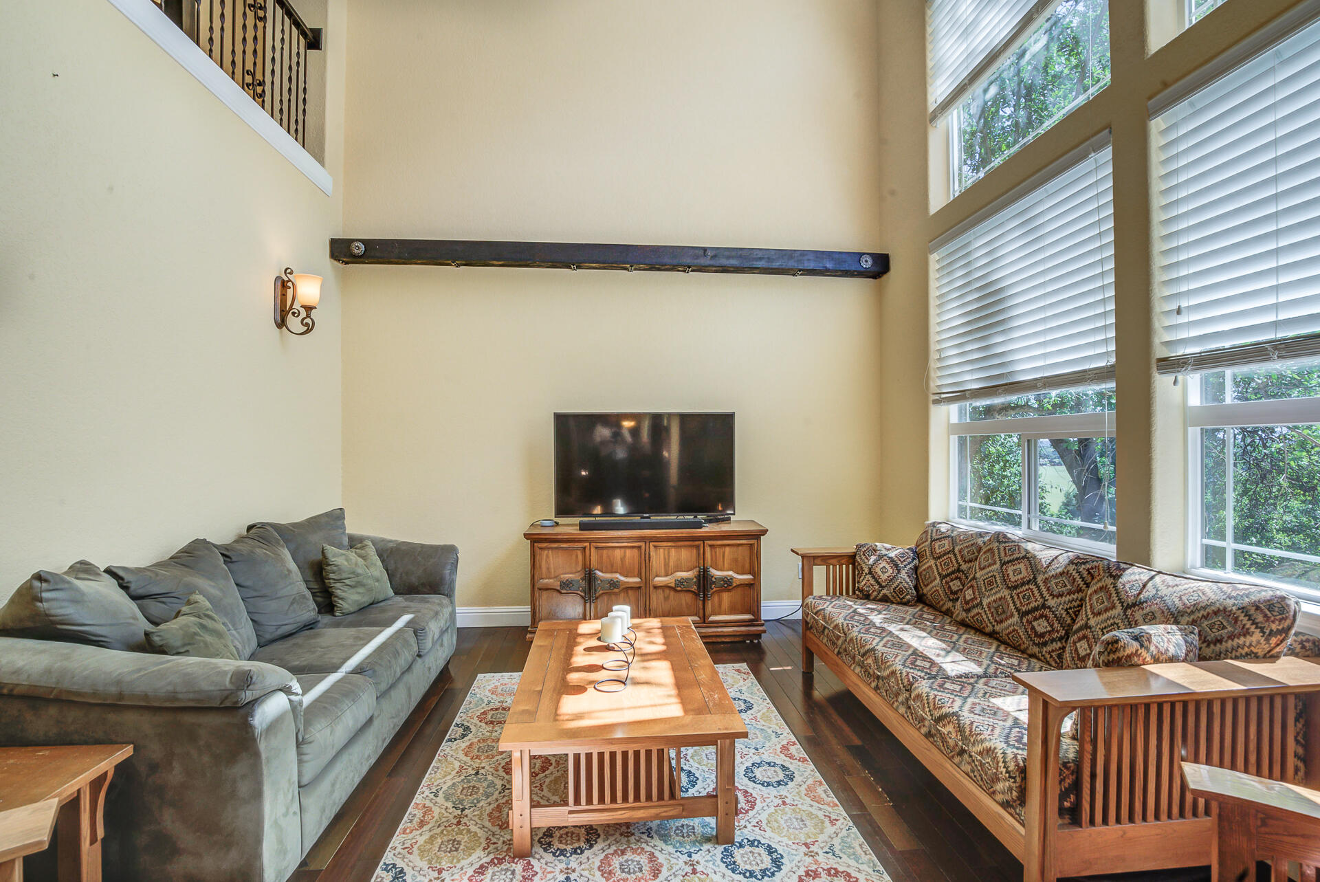 5146 Surrey Drive Redding, CA 96002 - Photo 24 of 57 a living room with furniture and a flat screen tv