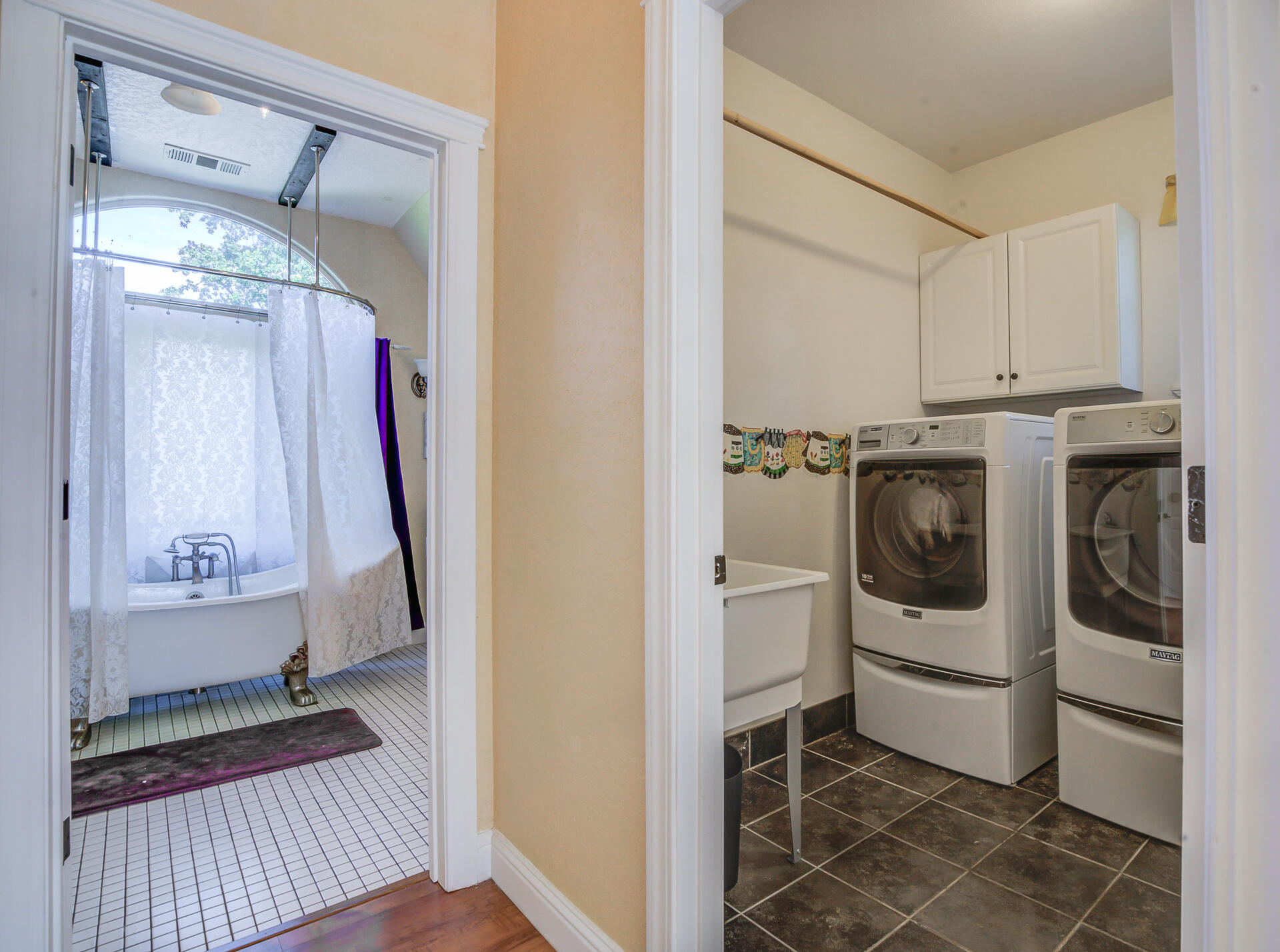 5146 Surrey Drive Redding, CA 96002 - Photo 39 of 57 a utility room with cabinets
