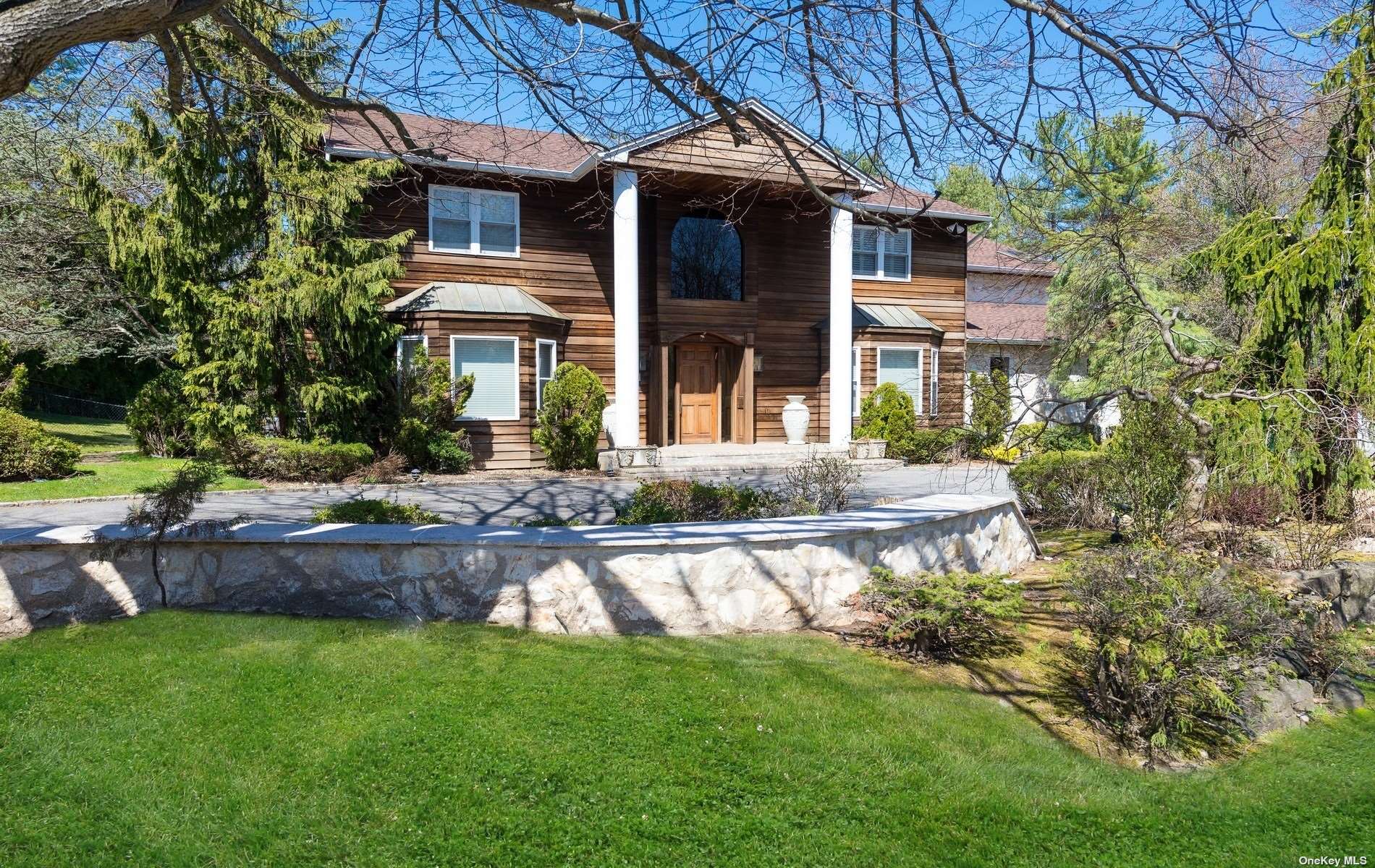 5 Horsemans Lane, Syosset, NY 11791 Compass