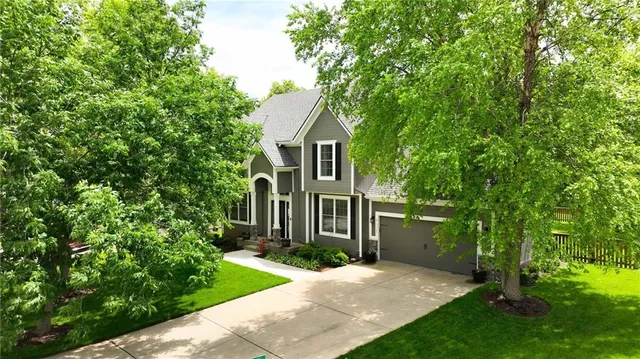 $520,000 | 15763 West 154th Terrace, Olathe, KS 66062