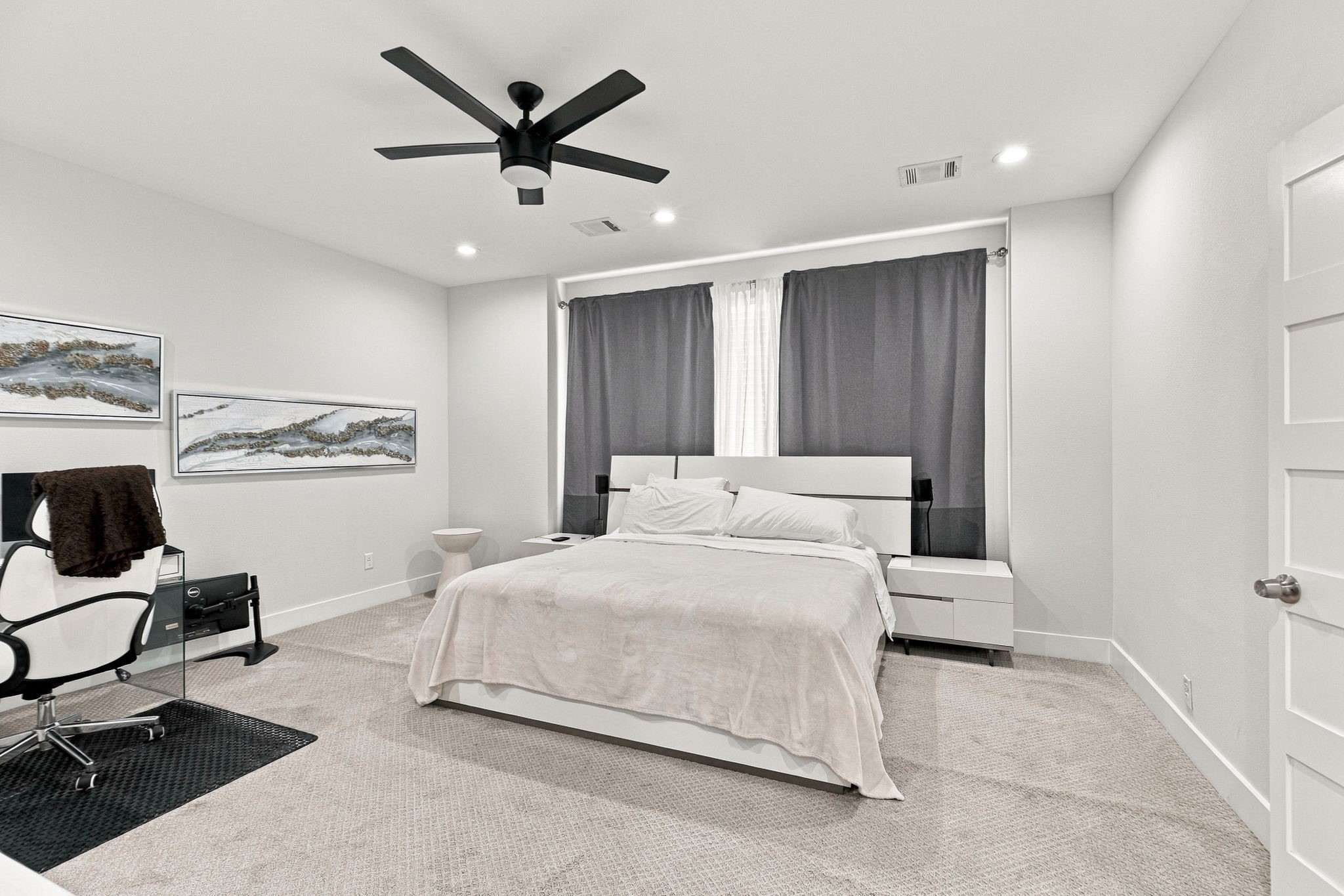 2312 Campbell Road, Unit D Houston, TX 77080 - Photo 19 of 30 Primary Bedroom