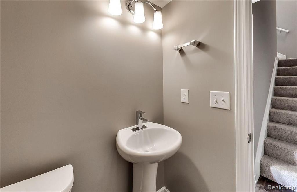 2678 Helmsdale Circle Rochester Hills, MI 48307 - Photo 17 of 26