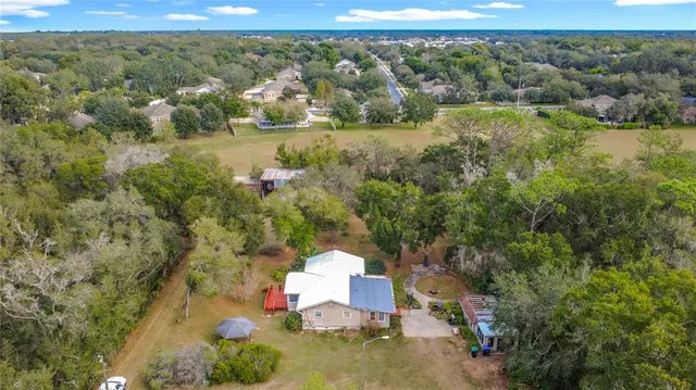 a view of a lot of a city