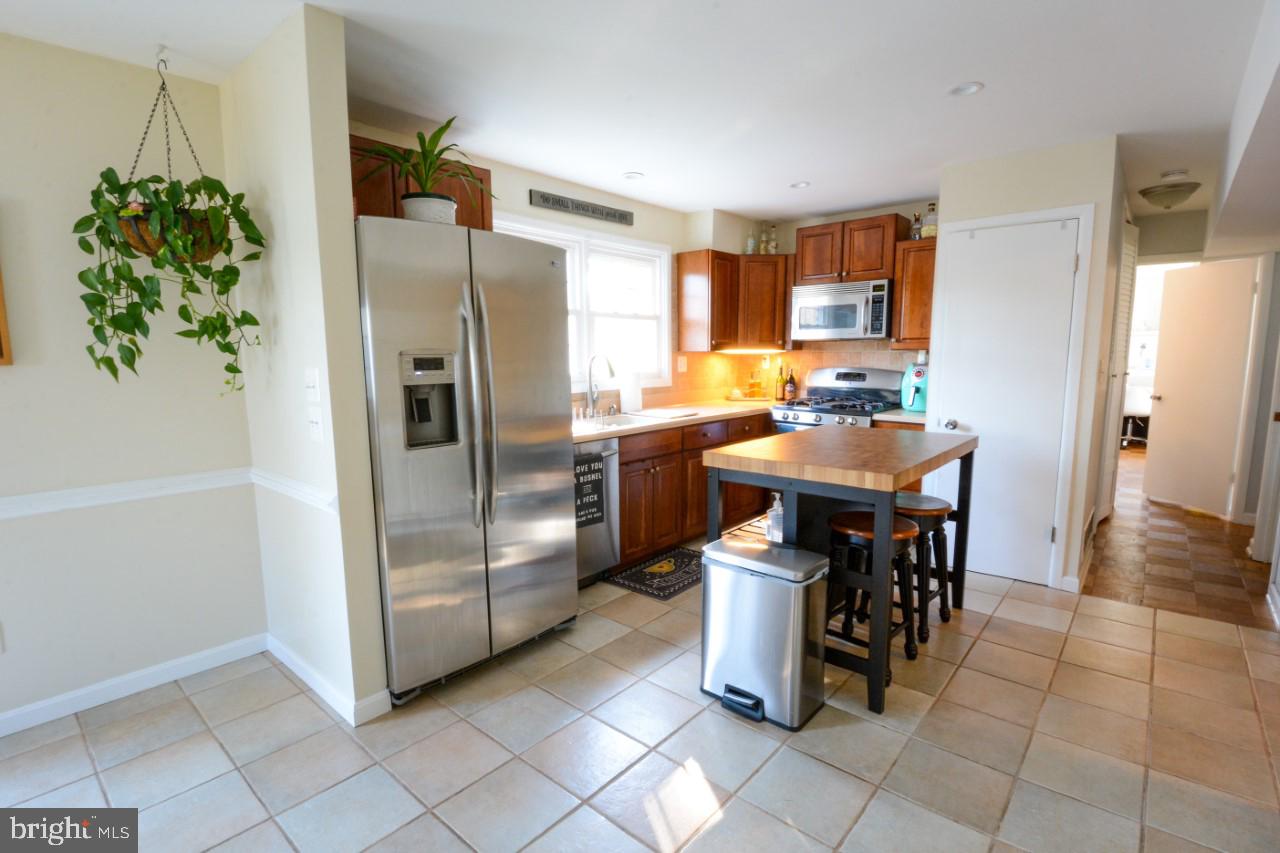 237 Garnett Road Joppa, MD 21085 - Photo 11 of 22 Kitchen with stainless steel appliances