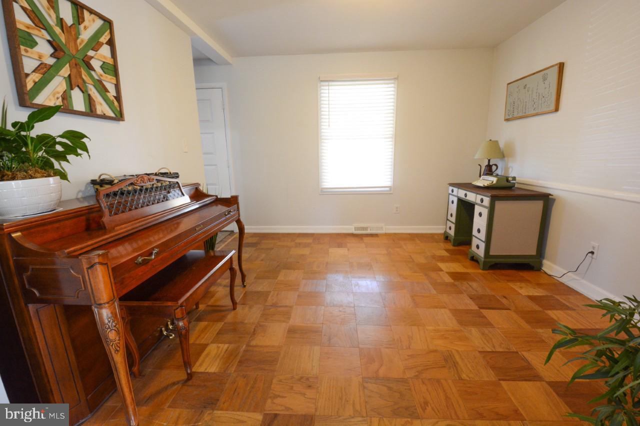 237 Garnett Road Joppa, MD 21085 - Photo 10 of 22 Dining room