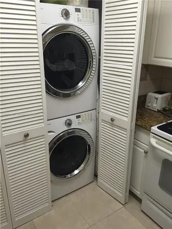 $2,200 | 1341 Southeast 3rd Avenue, Unit 409, Dania Beach, FL 33004