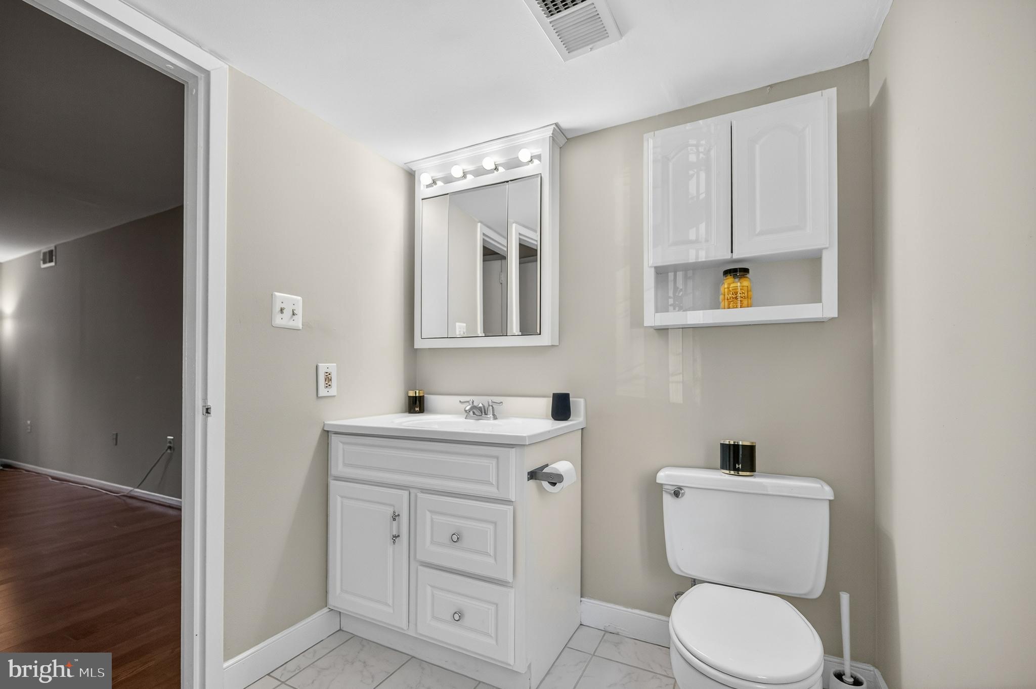 1526 Northgate Square, Unit 11 Reston, VA 20190 - Photo 14 of 26 Primary Bath