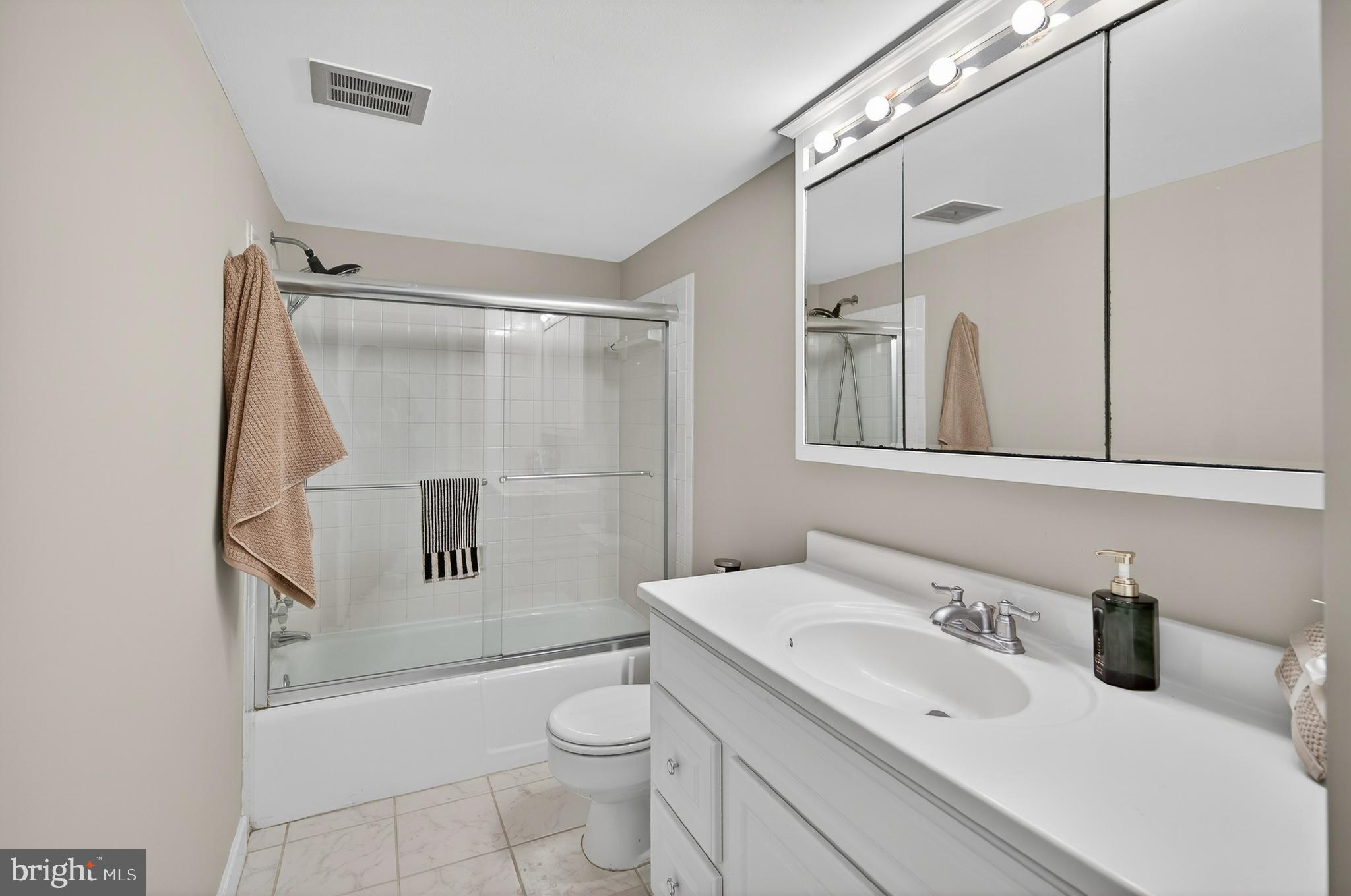 1526 Northgate Square, Unit 11 Reston, VA 20190 - Photo 18 of 26 Hall Bath