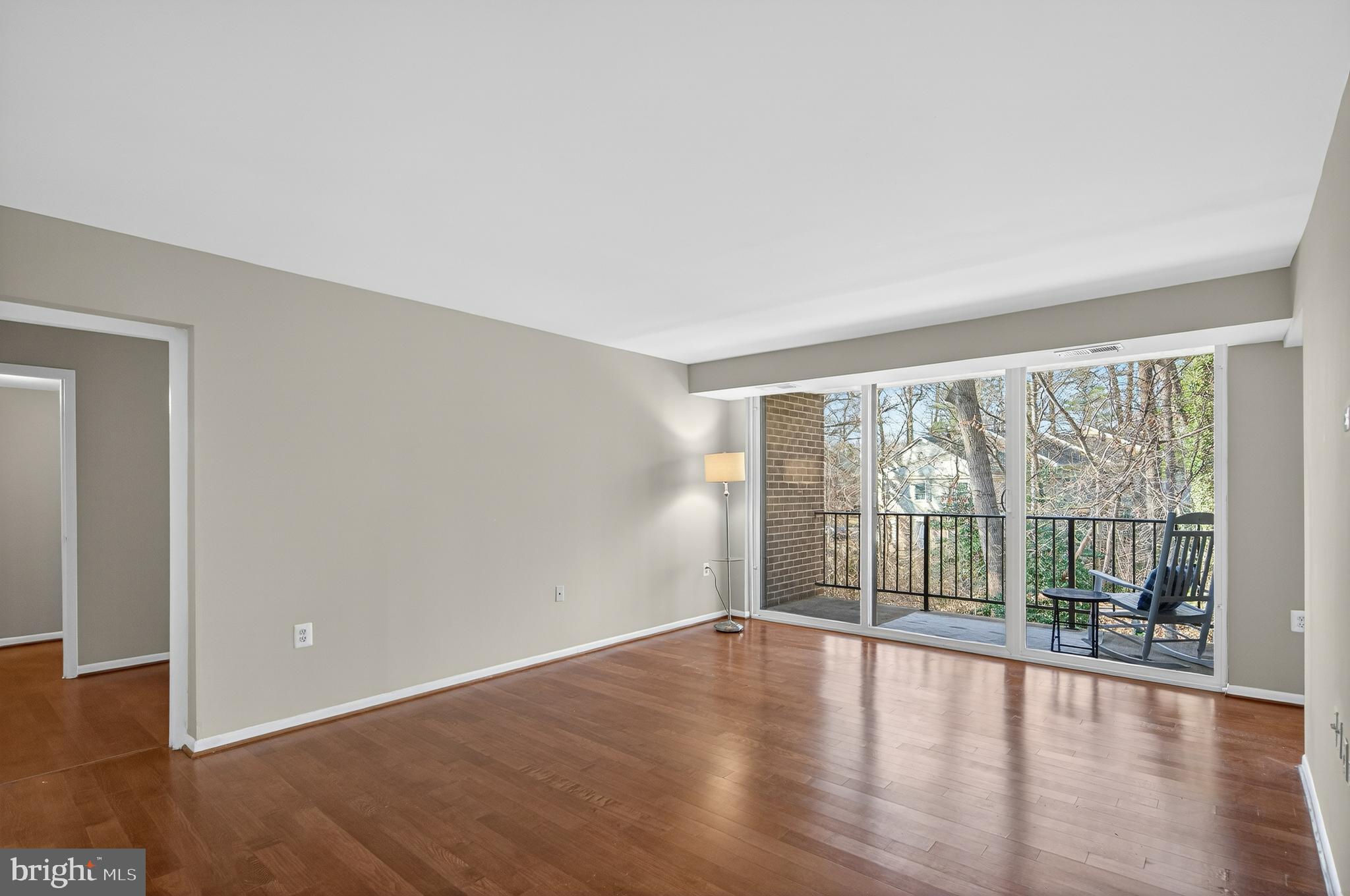 1526 Northgate Square, Unit 11 Reston, VA 20190 - Photo 4 of 26 Large Airy Living Room