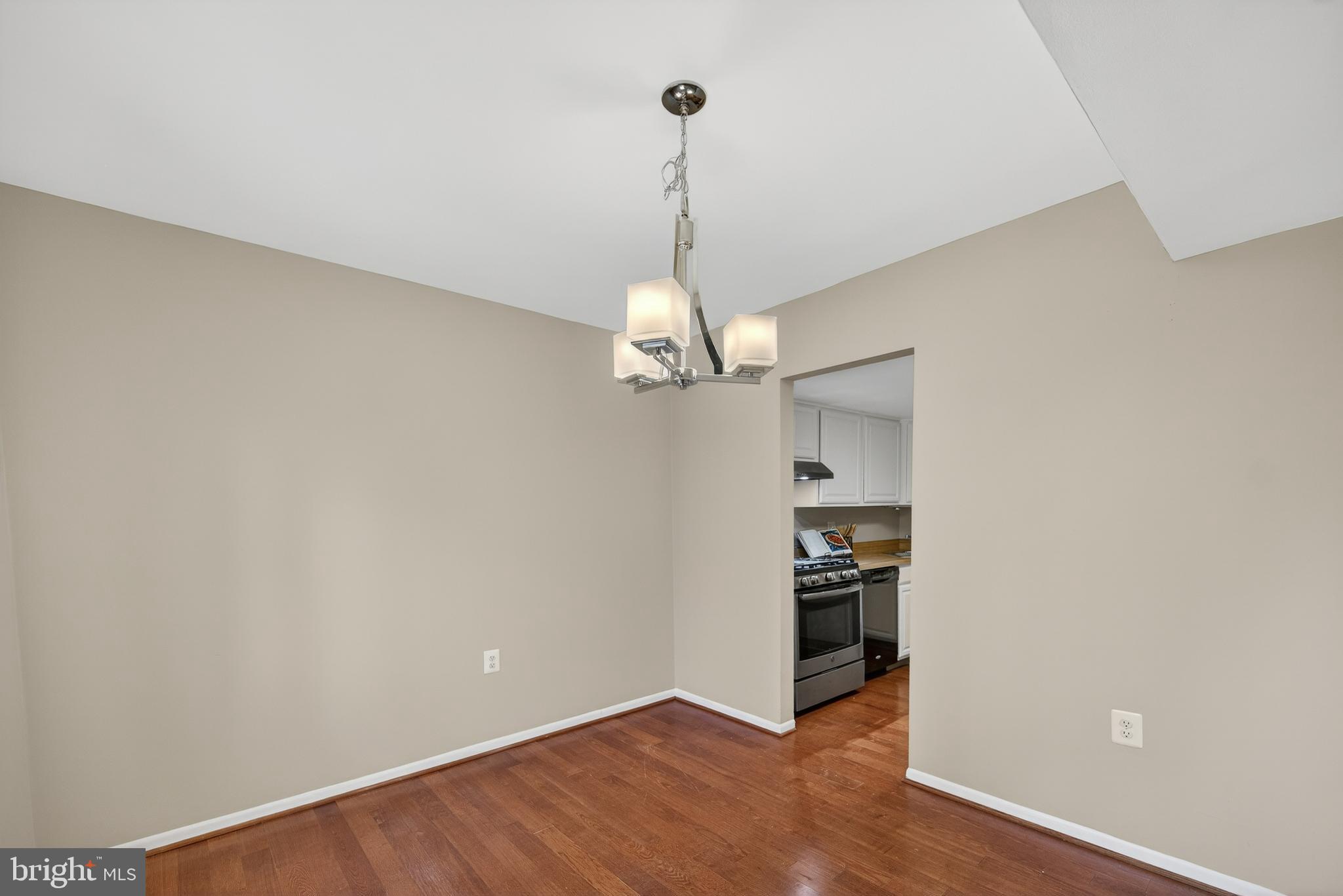 1526 Northgate Square, Unit 11 Reston, VA 20190 - Photo 10 of 26 Separate Dining Room
