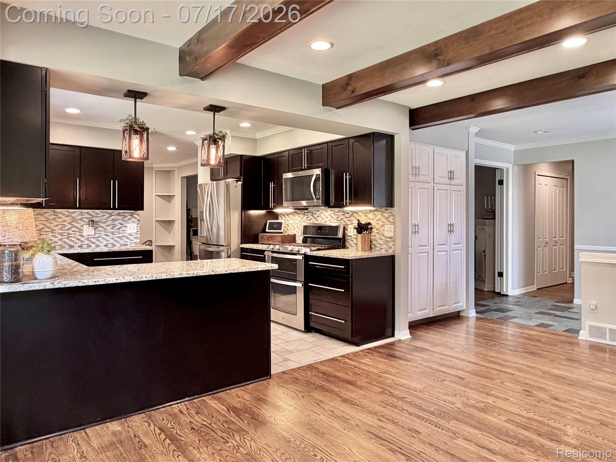 337 Beechview Drive Rochester, MI 48306 - Photo 16 of 54 Great open layout