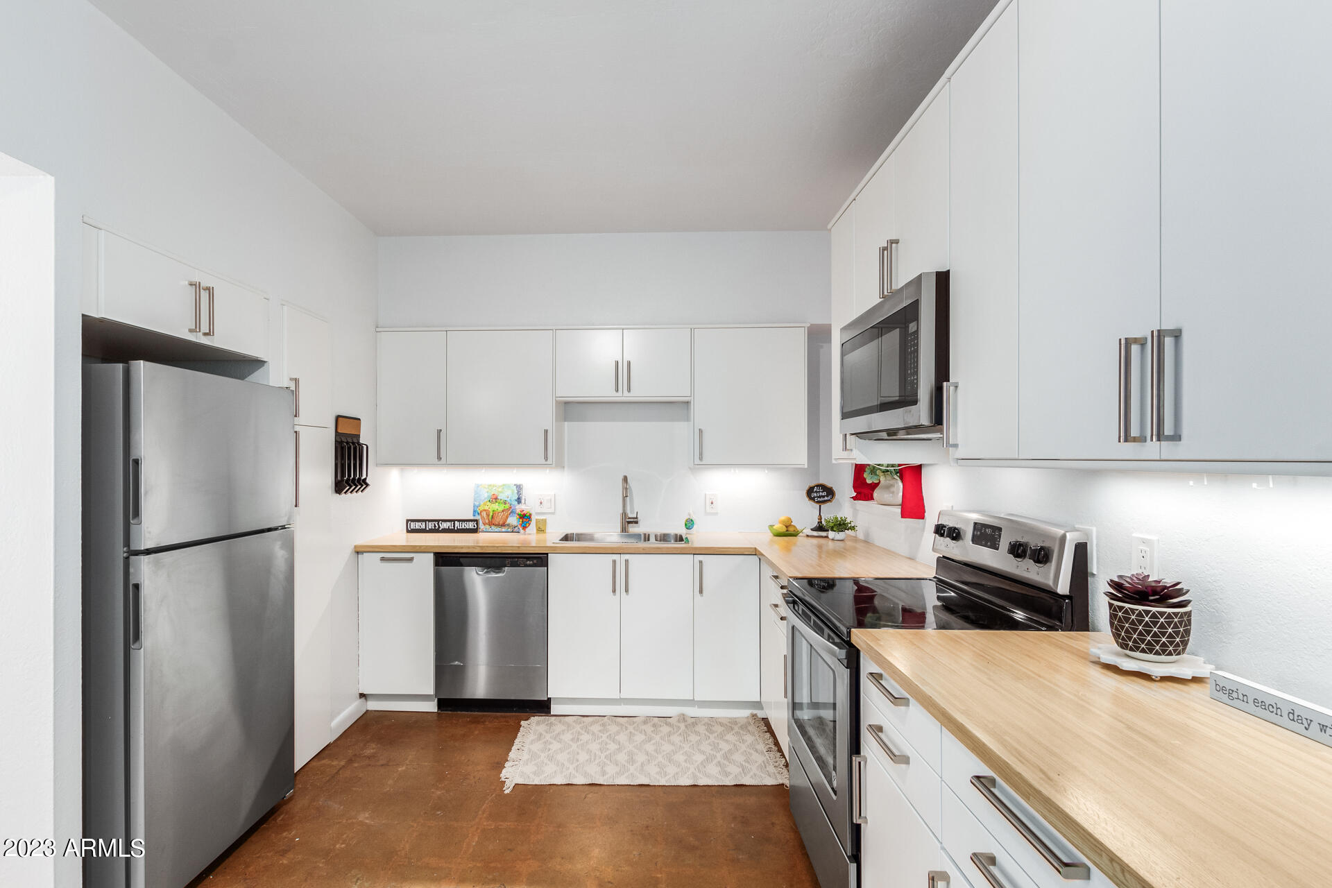 349 East Thomas Road, Unit E103 Phoenix, AZ 85012 - Photo 1 of 24 10 - Thomas