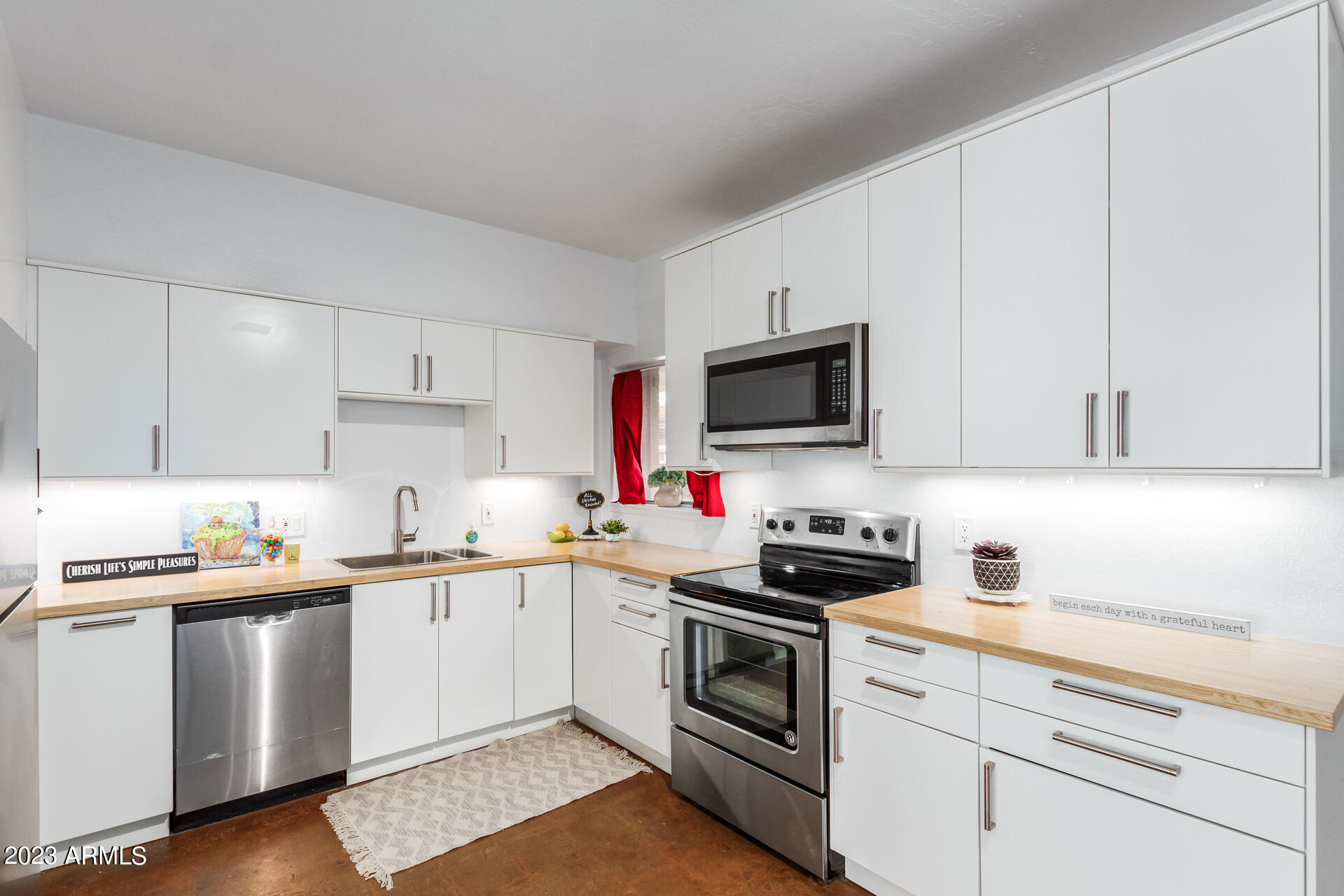 349 East Thomas Road, Unit E103 Phoenix, AZ 85012 - Photo 2 of 24 11 - Thomas