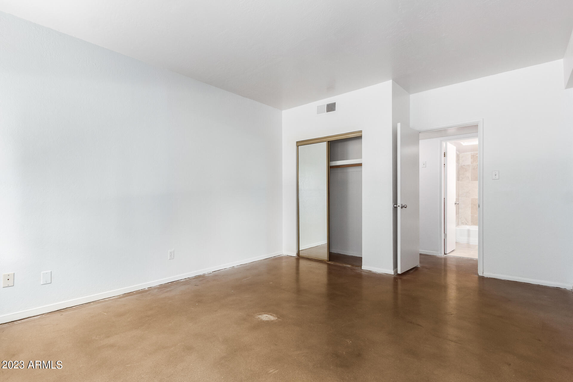 349 East Thomas Road, Unit E103 Phoenix, AZ 85012 - Photo 23 of 24 17 - Thomas