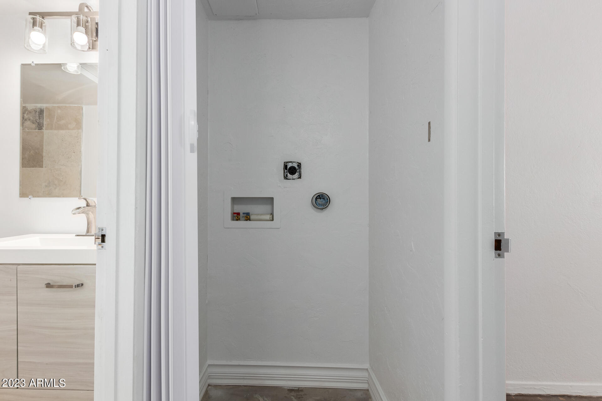 349 East Thomas Road, Unit E103 Phoenix, AZ 85012 - Photo 9 of 24 23 - Thomas