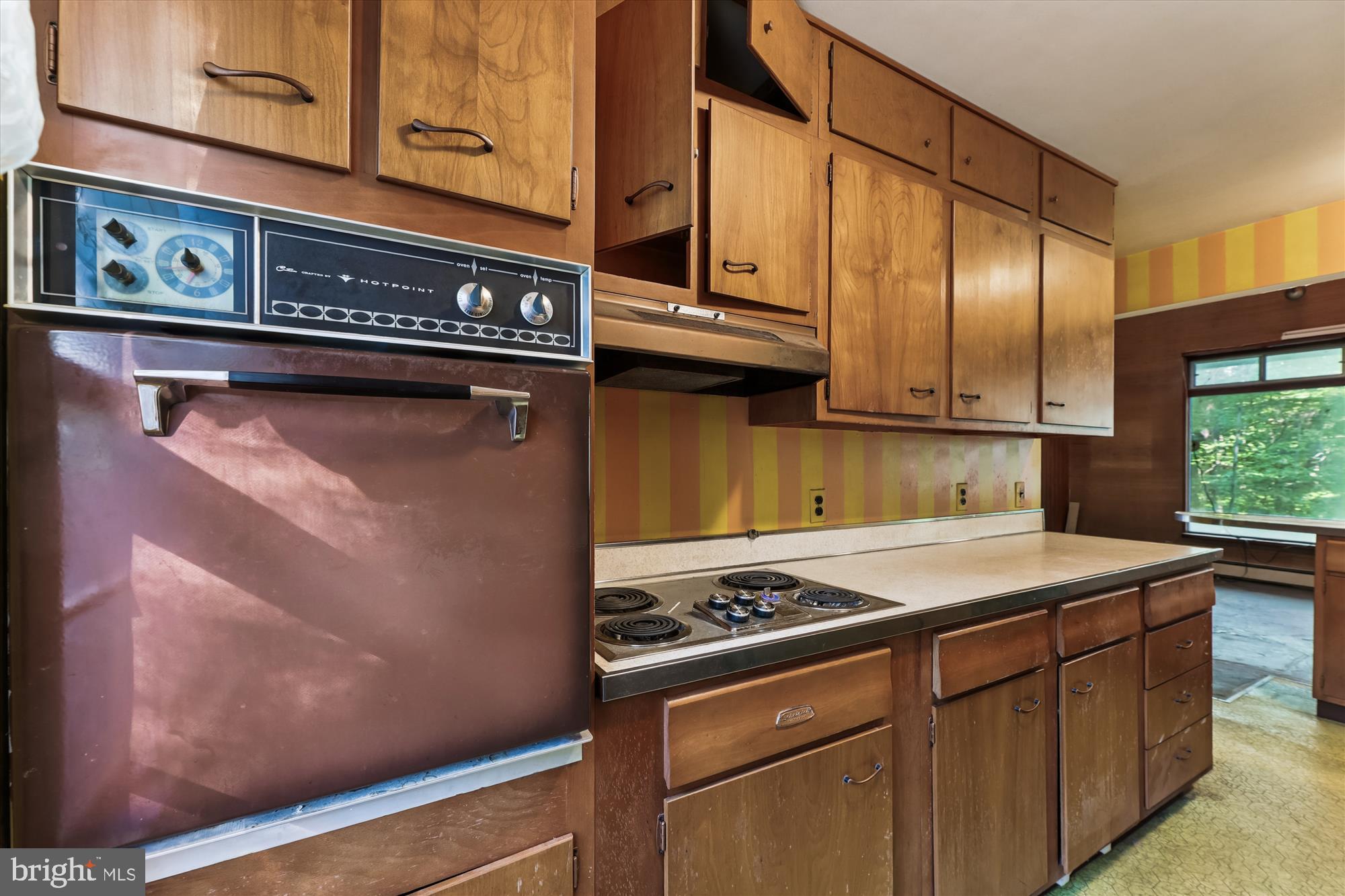 15120 Reserve Road Accokeek, MD 20607 - Photo 16 of 32 a kitchen with stainless steel appliances granite countertop a stove a sink and a microwave