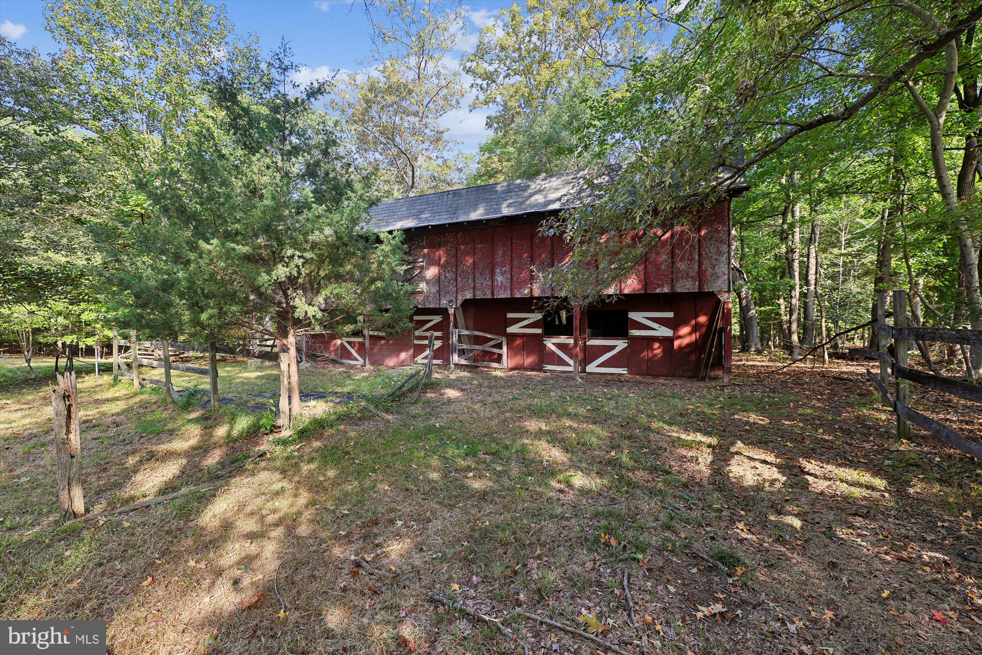 15120 Reserve Road Accokeek, MD 20607 - Photo 32 of 32 a backyard of a house with table and chairs