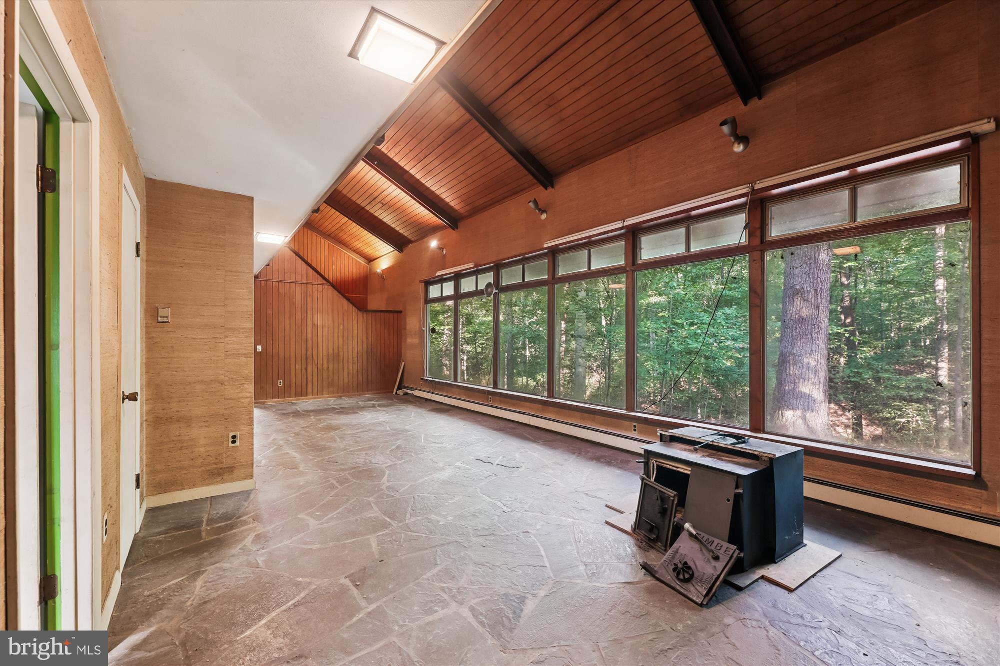 15120 Reserve Road Accokeek, MD 20607 - Photo 4 of 32 a room with natural light