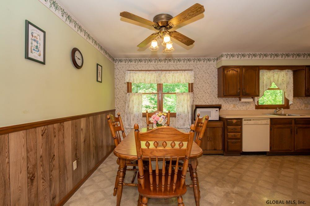24 Plank Road Halfmoon, NY 12188 - Photo 5 of 28 Photo 5