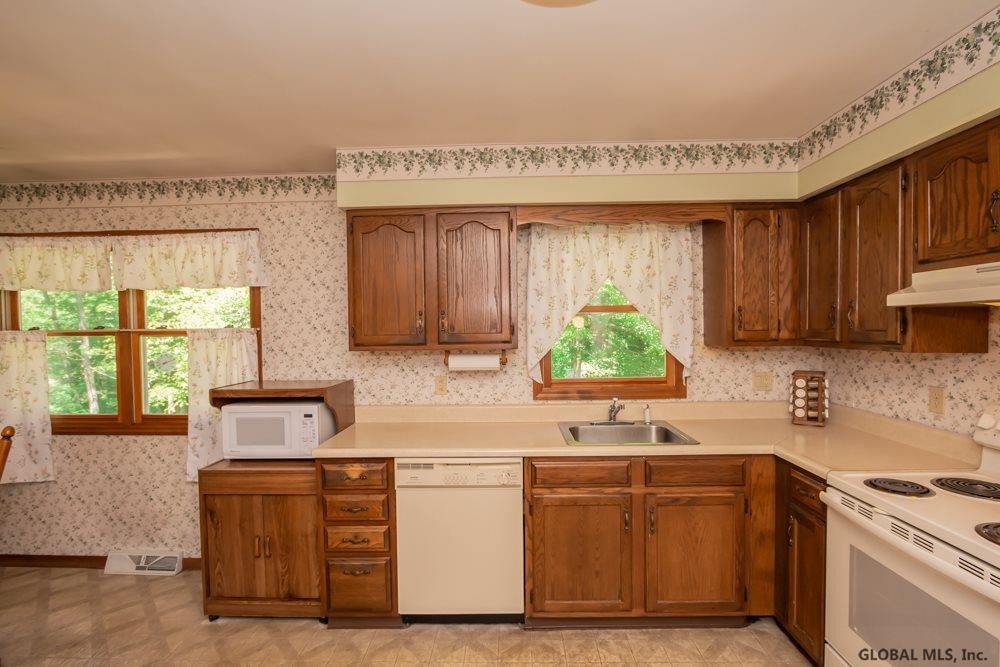 24 Plank Road Halfmoon, NY 12188 - Photo 9 of 28 Photo 9