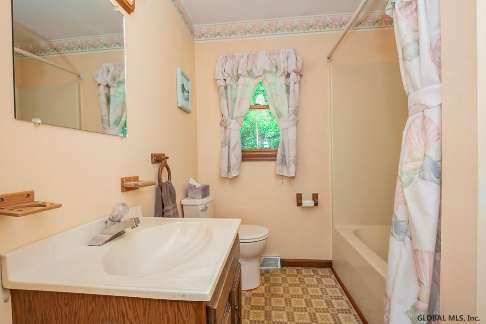 24 Plank Road Halfmoon, NY 12188 - Photo 10 of 28 Photo 10