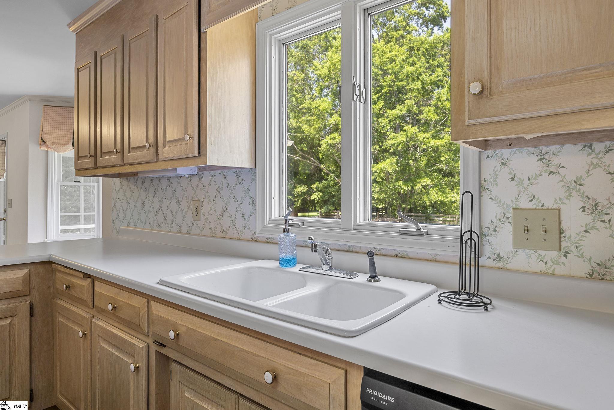 302 Copeland Road Greer, SC 29651 - Photo 17 of 38