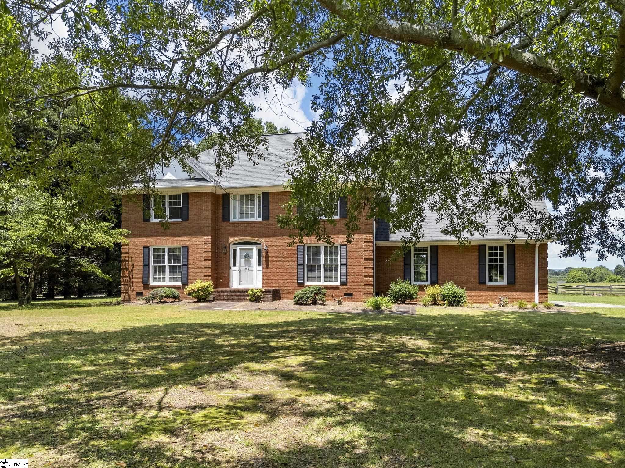 302 Copeland Road Greer, SC 29651 - Photo 4 of 38