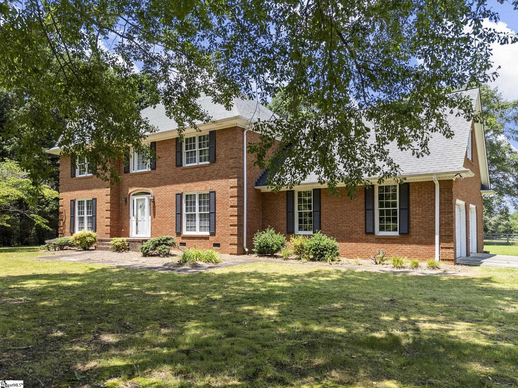 302 Copeland Road Greer, SC 29651 - Photo 5 of 38