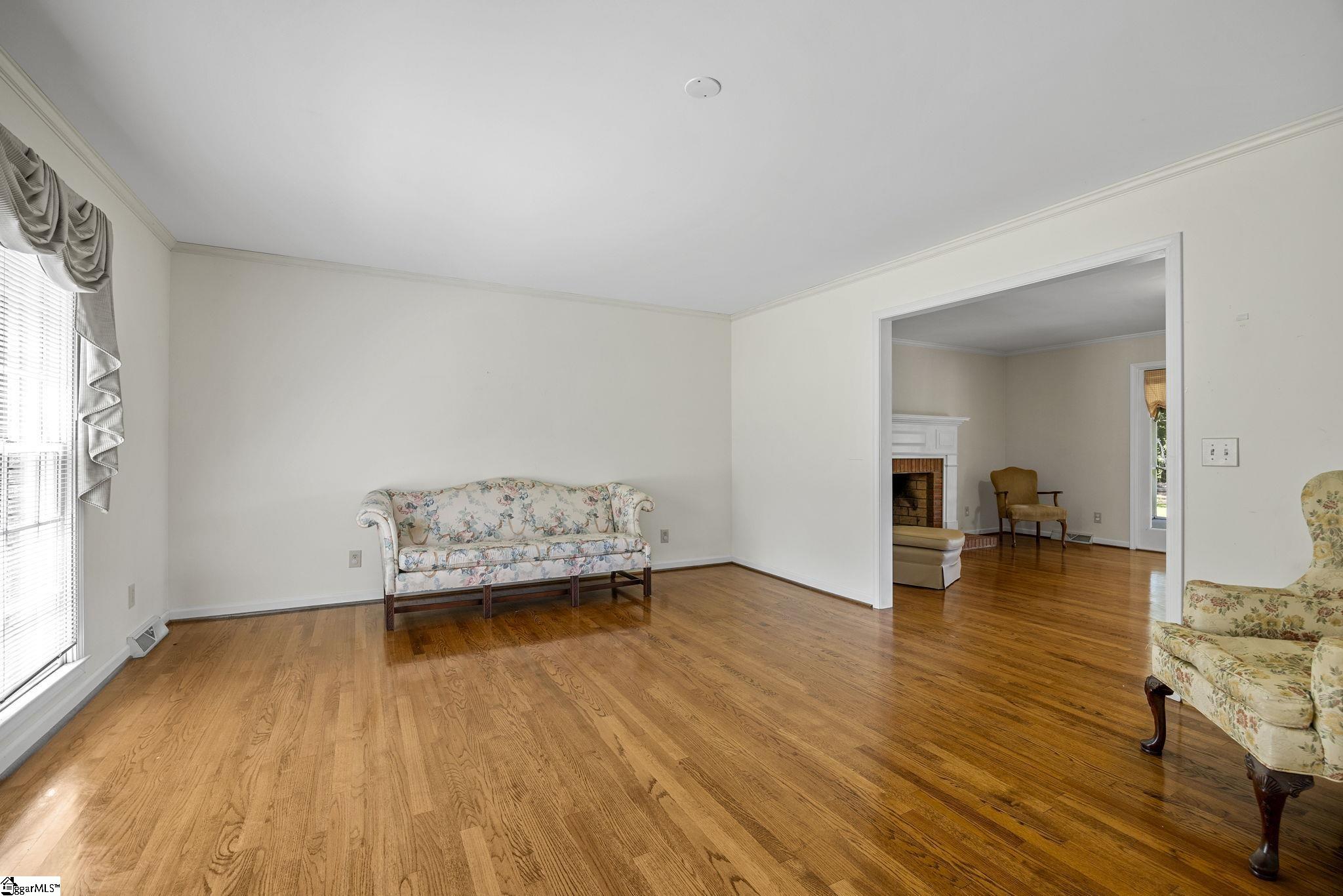 302 Copeland Road Greer, SC 29651 - Photo 7 of 38