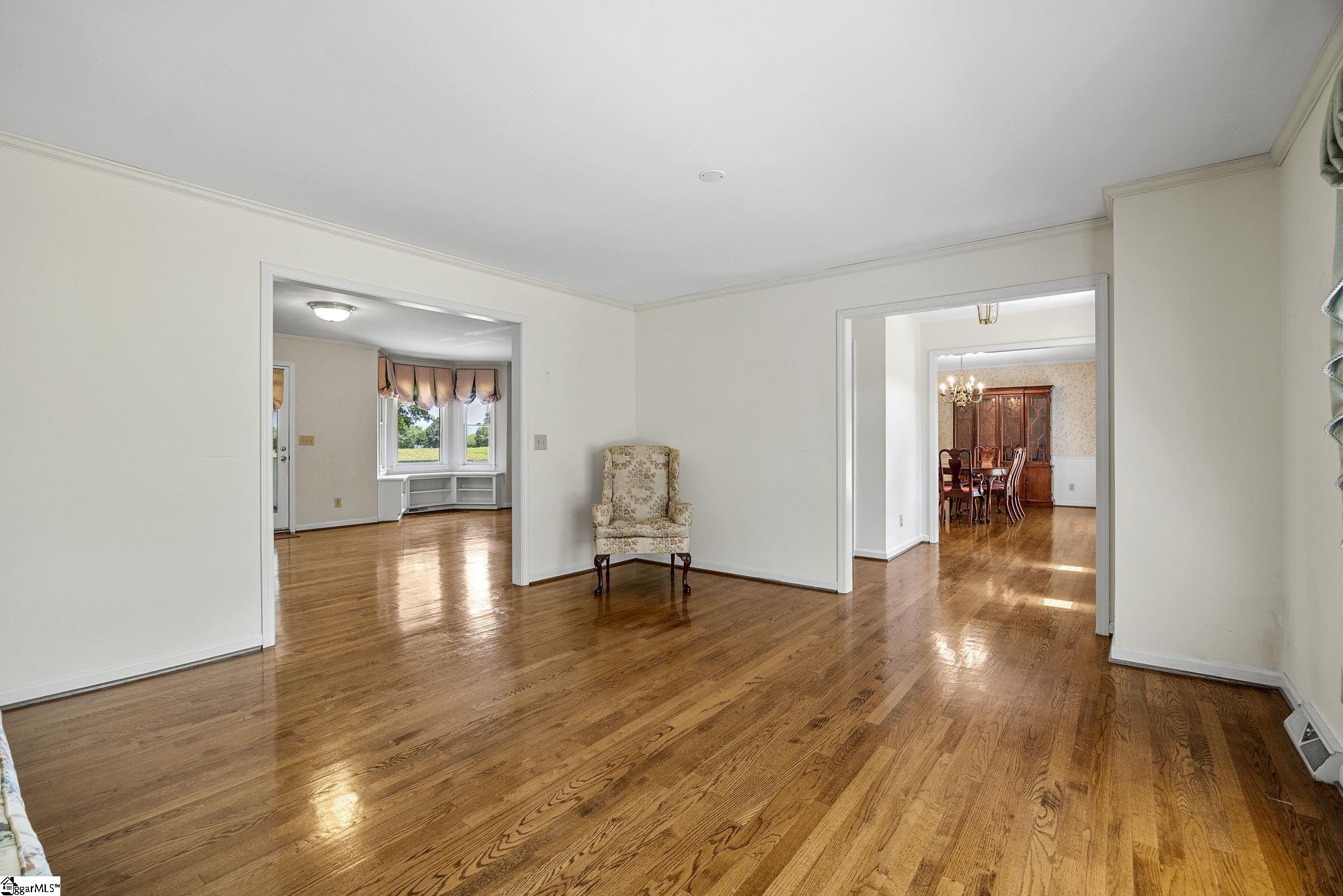 302 Copeland Road Greer, SC 29651 - Photo 8 of 38