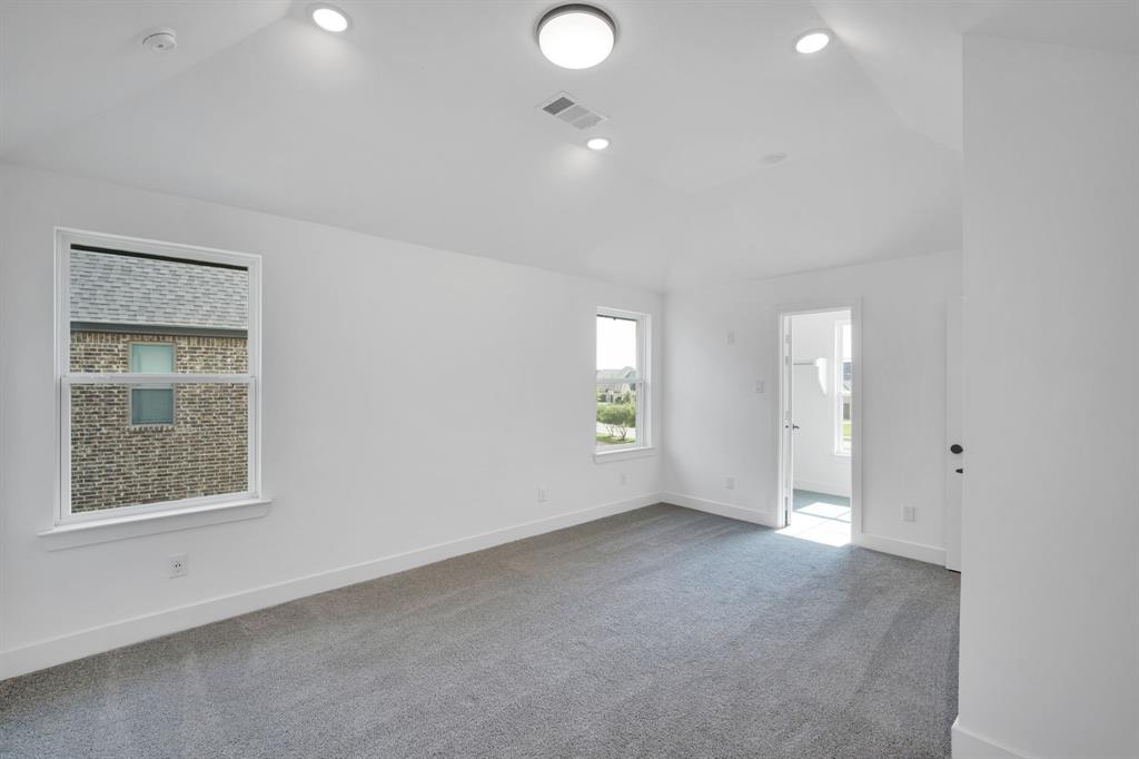 1516 M3 Ranch Road Mansfield, TX 76063 - Photo 29 of 40 Second Primary Bedroom is located upstairs, features ensuite bathroom with seperate shower and garden tub, walk in closet and oversized bedroom space.