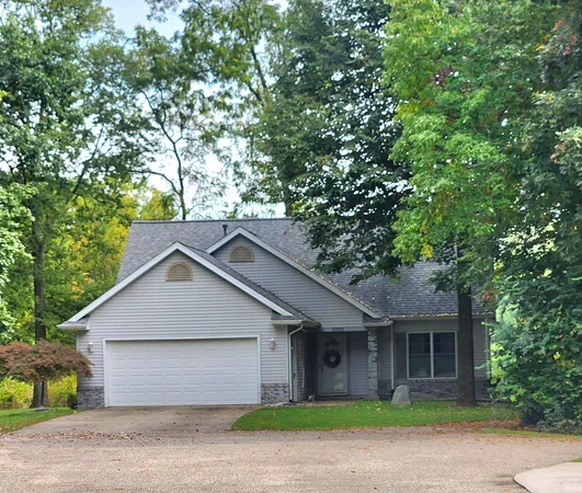 $349,500 | 6999 East Tee Trail, Syracuse, IN 46567
