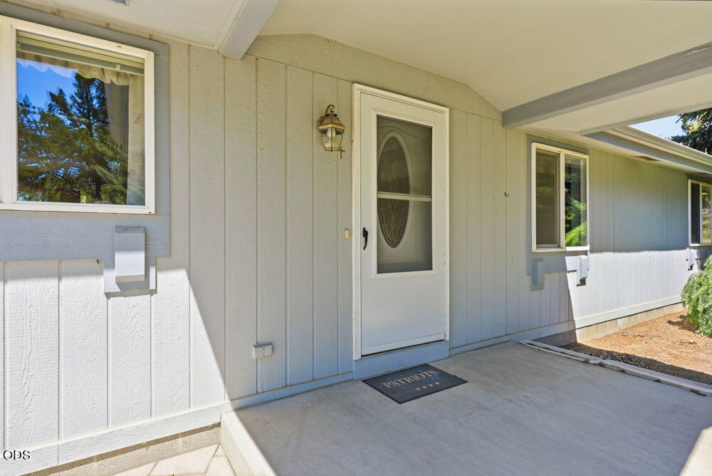 62765 Stenkamp Road Bend, OR 97701 - Photo 7 of 47