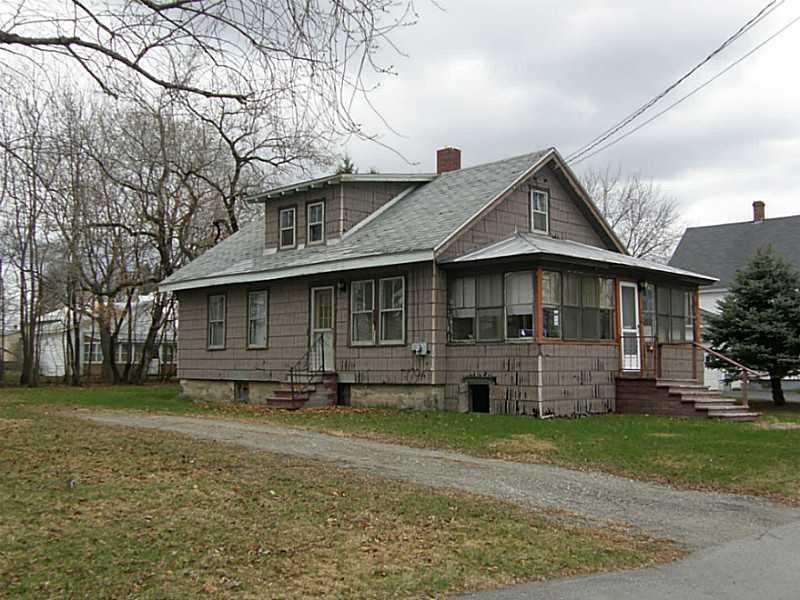 17 Locust Street Madison, ME 04950 - Photo 3 of 12 Exterior Front.