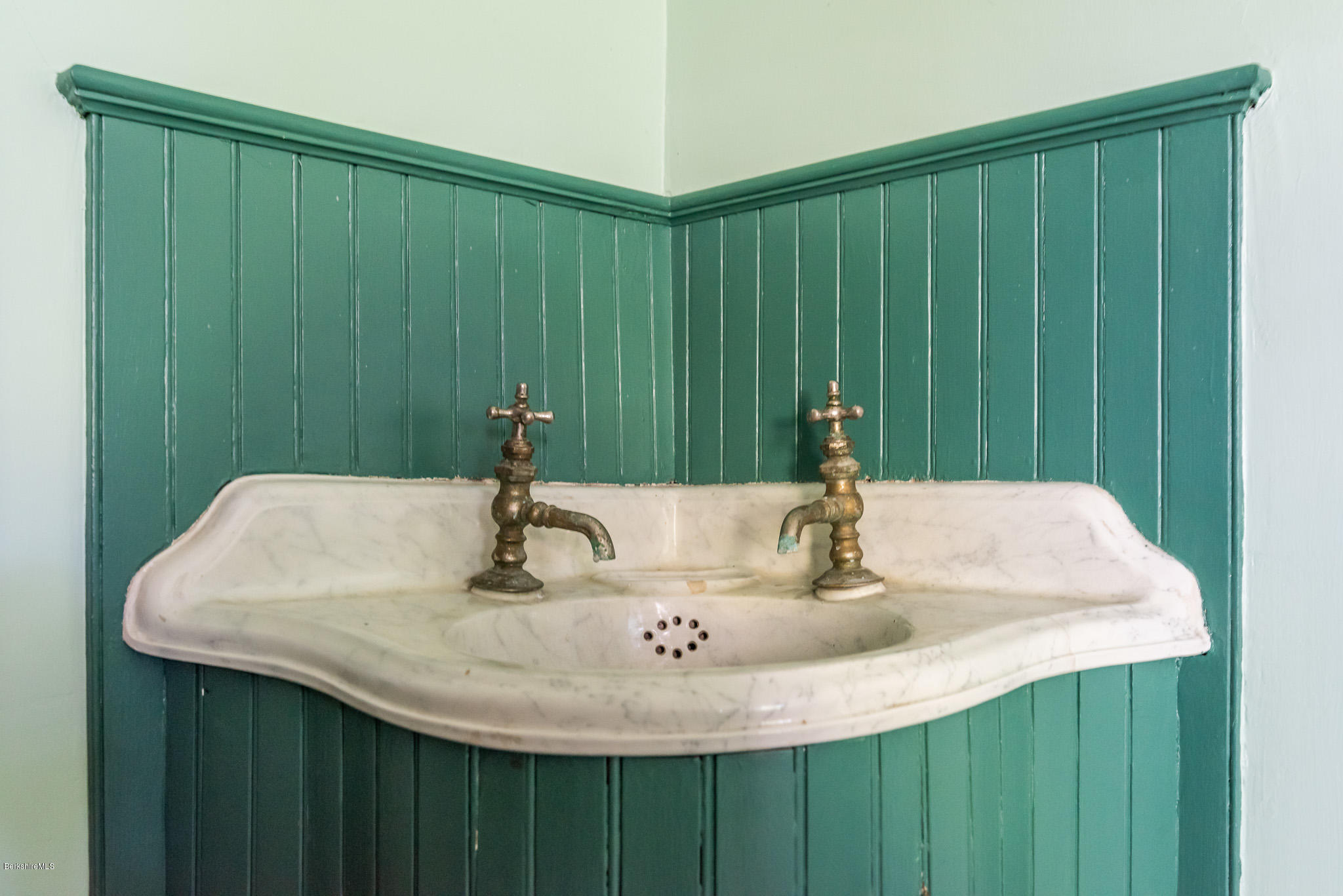 6 Stockbridge Road West Stockbridge, MA 01266 - Photo 24 of 36 Decorative Sink