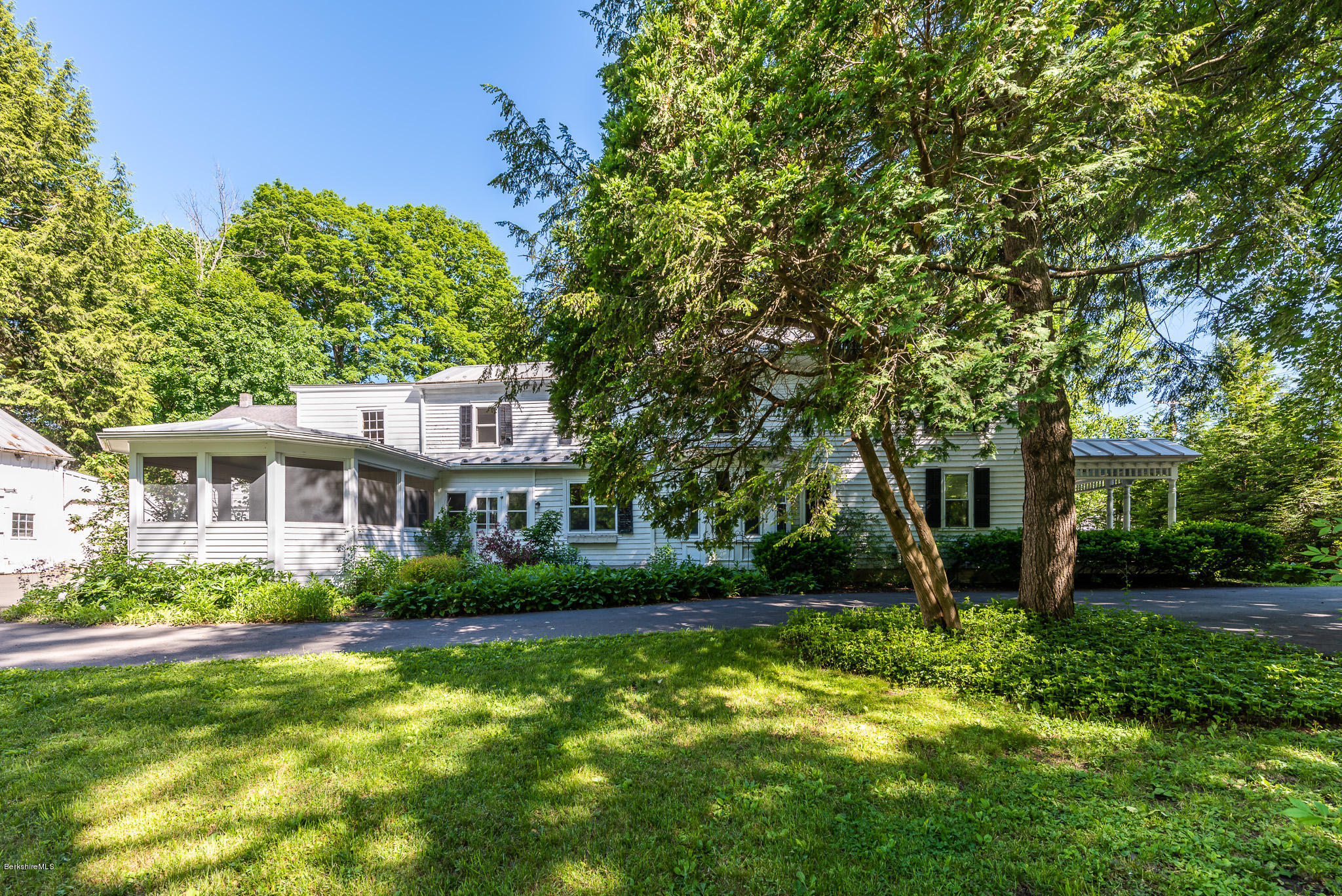 6 Stockbridge Road West Stockbridge, MA 01266 - Photo 29 of 36 Side View
