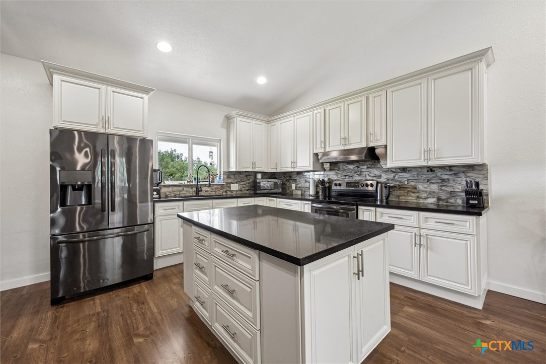 730 Spoke Hollow Road Lockhart, TX 78644 - Photo 3 of 41 KITCHEN