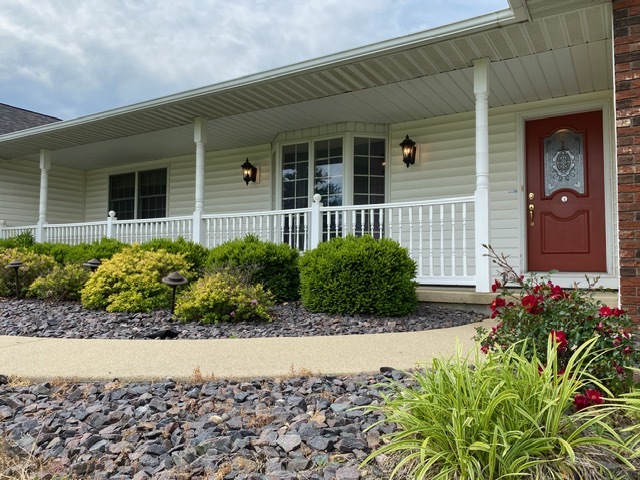11426 East Radisson Road Mount Vernon, IL 62864 - Photo 2 of 56 front view of a house
