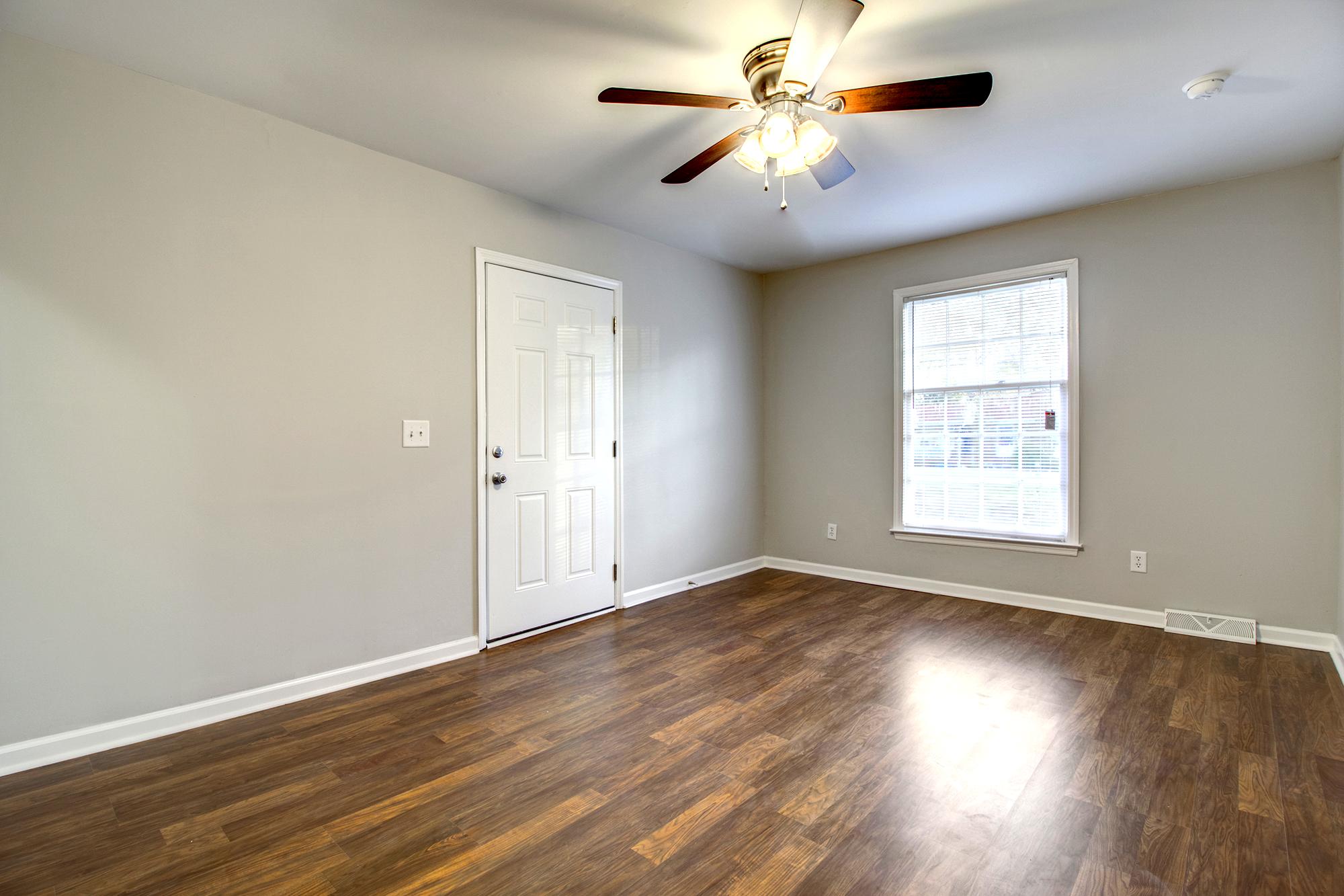 926 Miles Jamison Road Summerville, SC 29485 - Photo 2 of 24 Living Room