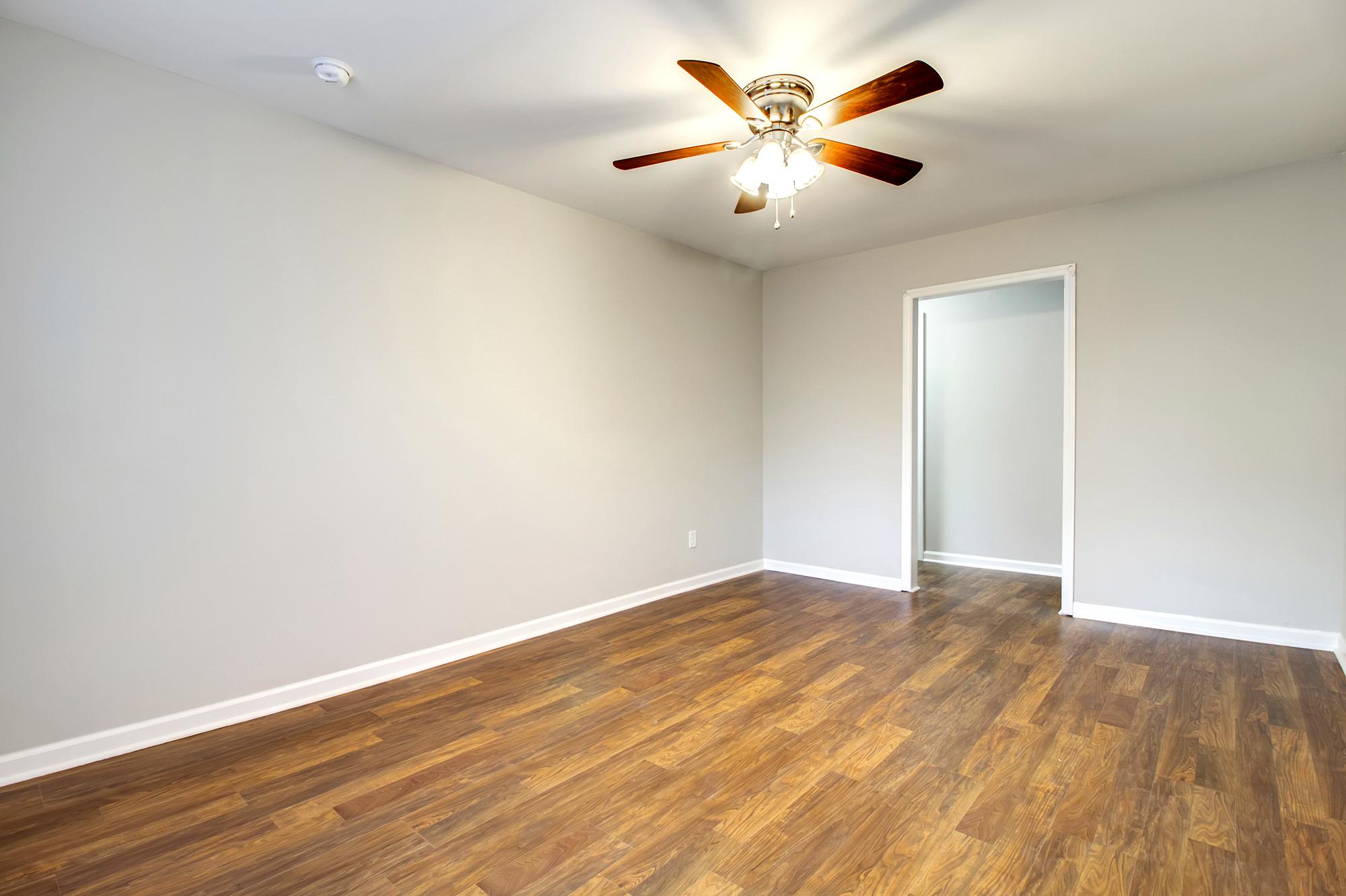 926 Miles Jamison Road Summerville, SC 29485 - Photo 6 of 24 Living Room