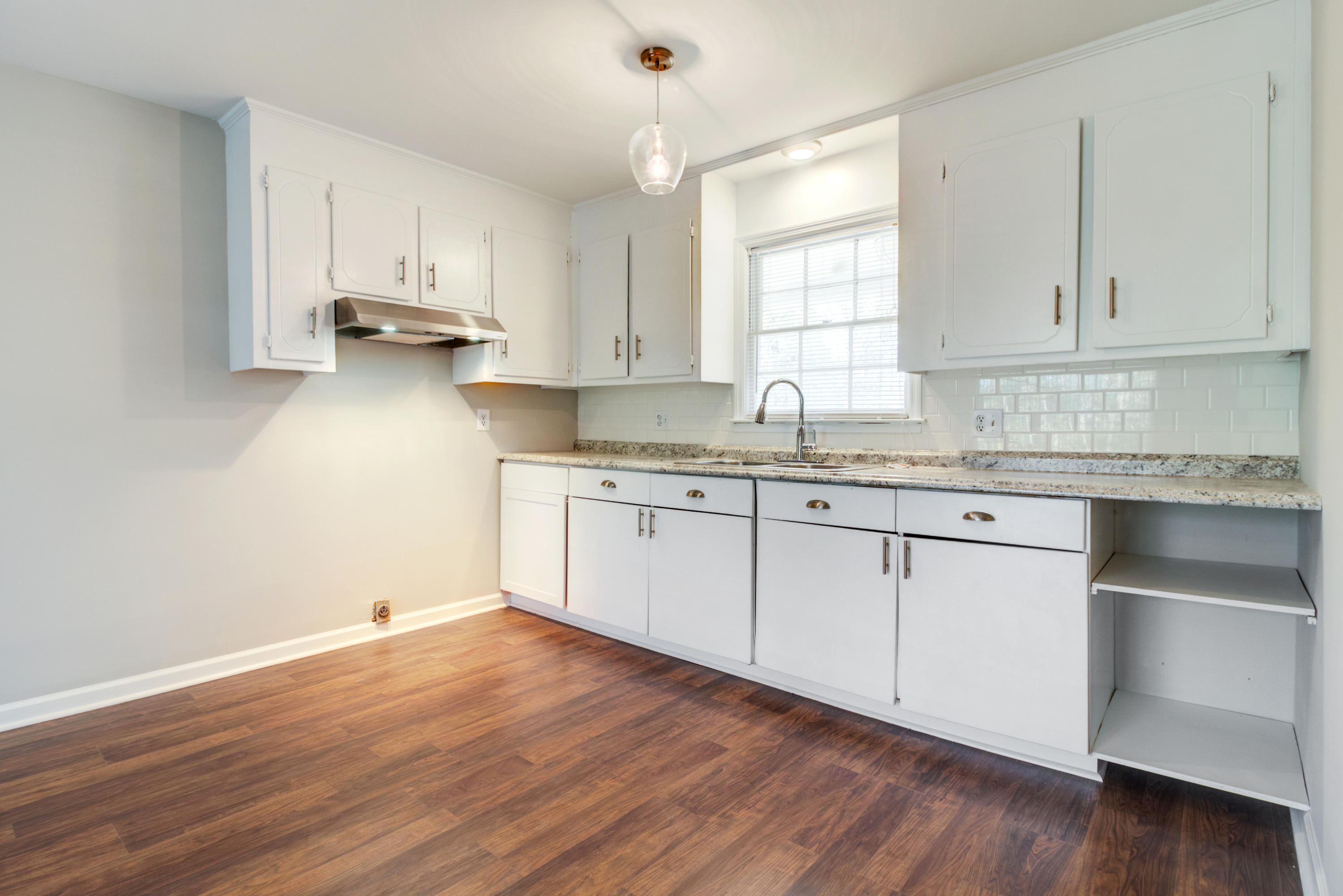 926 Miles Jamison Road Summerville, SC 29485 - Photo 7 of 24 Kitchen