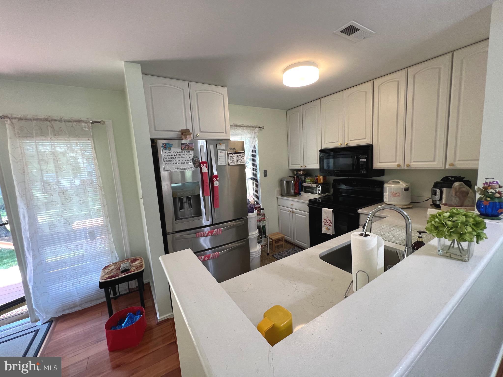 9725 Ashbourn Drive Burke, VA 22015 - Photo 11 of 31 Kitchen