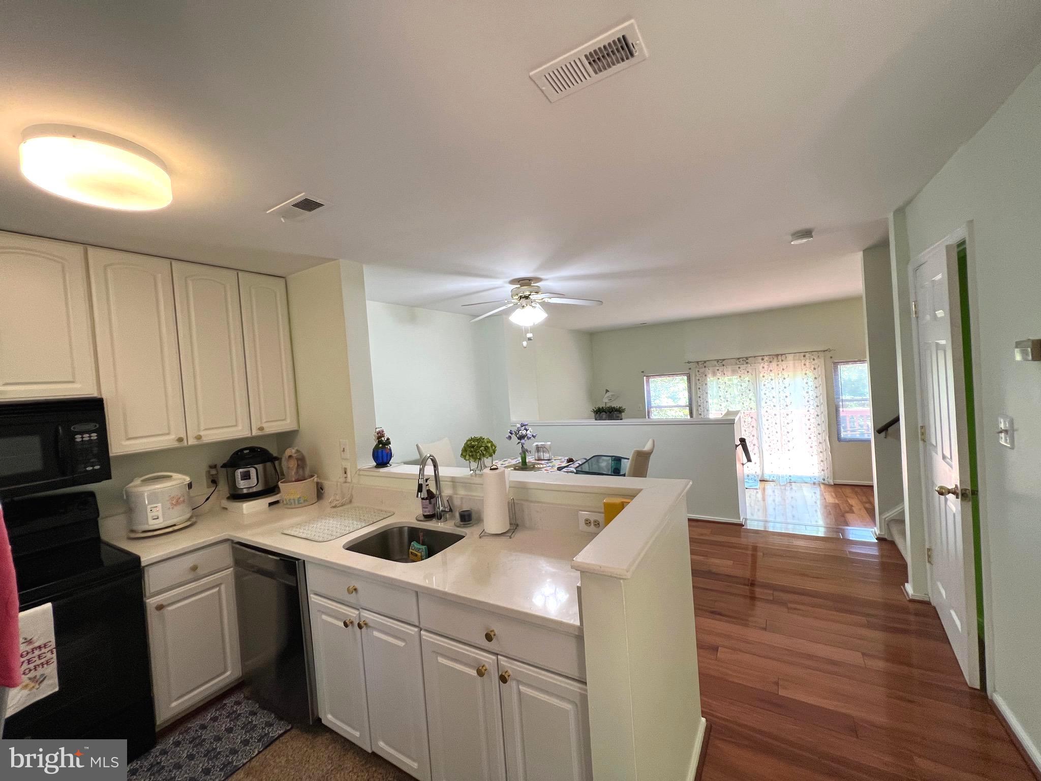 9725 Ashbourn Drive Burke, VA 22015 - Photo 15 of 31 Kitchen