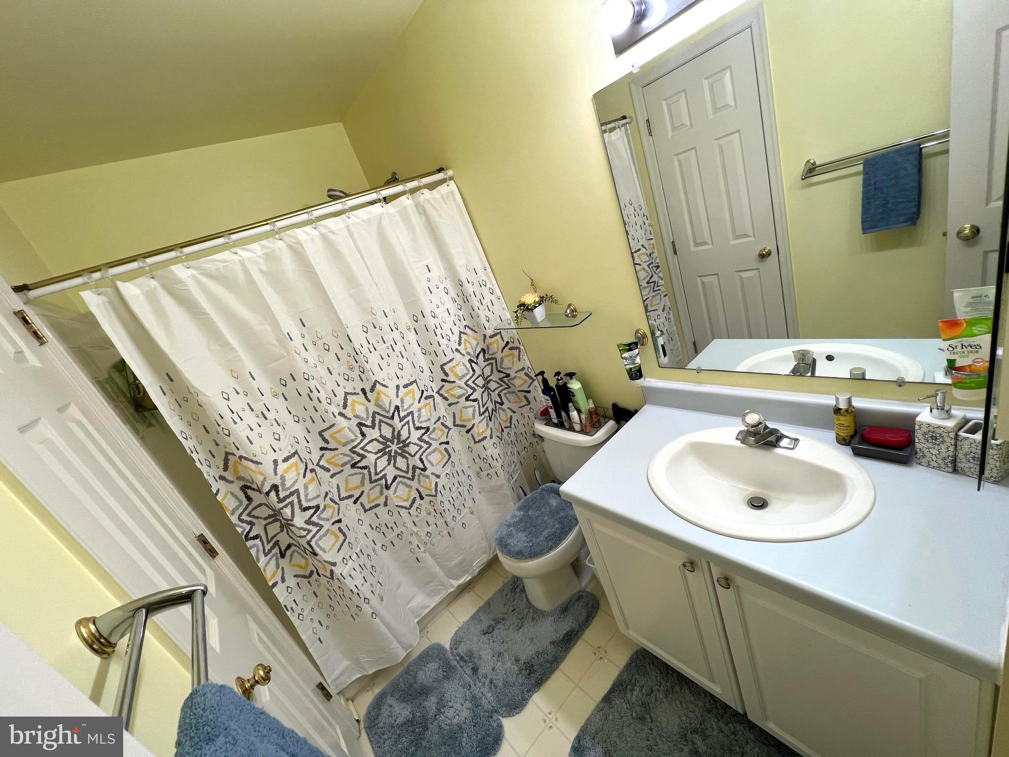 9725 Ashbourn Drive Burke, VA 22015 - Photo 26 of 31 Upper level Full bath