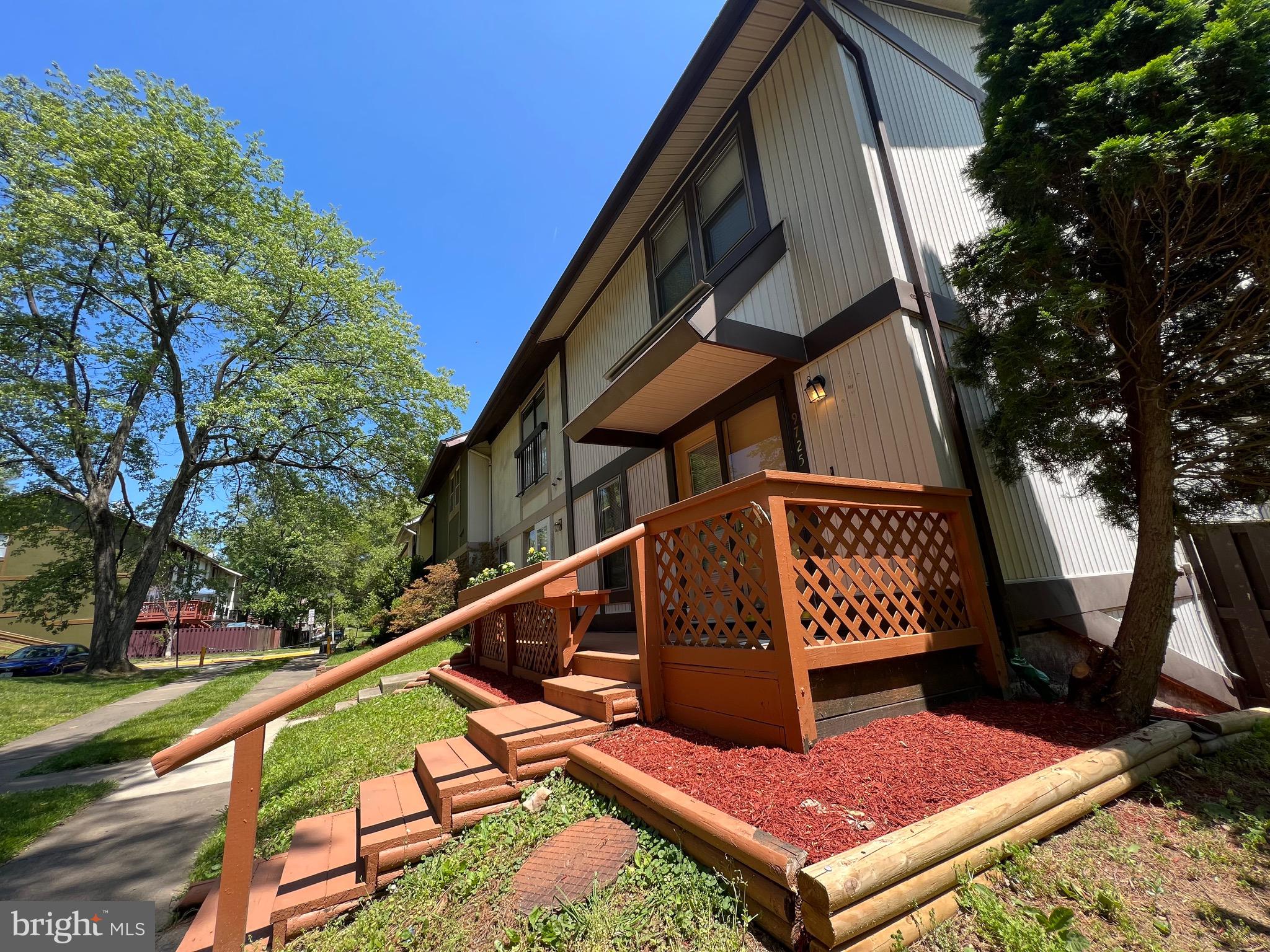 9725 Ashbourn Drive Burke, VA 22015 - Photo 3 of 31 Exterior front