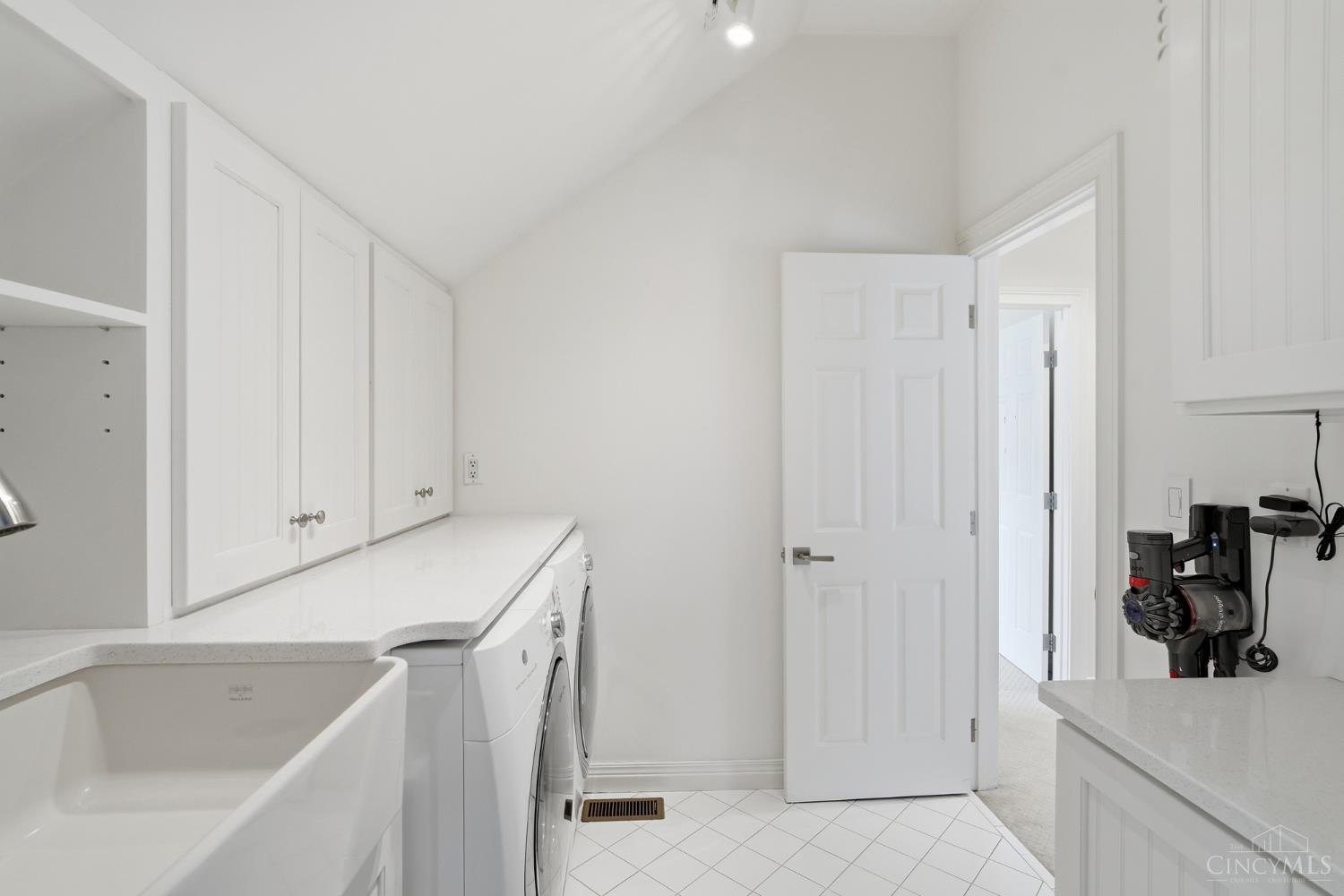 4410 Miami Road Cincinnati, OH 45243 - Photo 42 of 81