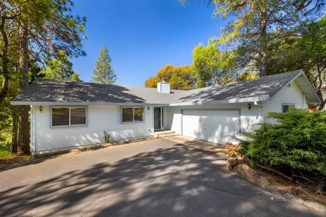 $449,900 | 19099 Raboul Court, Groveland, CA 95321