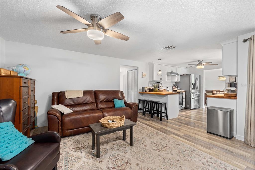 1481 Piedmont Road Venice, FL 34293 - Photo 15 of 52 Family Room