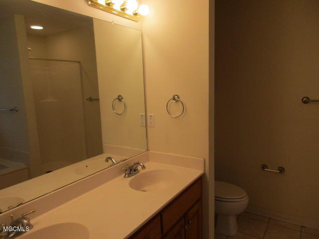 940 Bluff Ridge Biloxi, MS 39532 - Photo 10 of 18 Master Bath Vanity